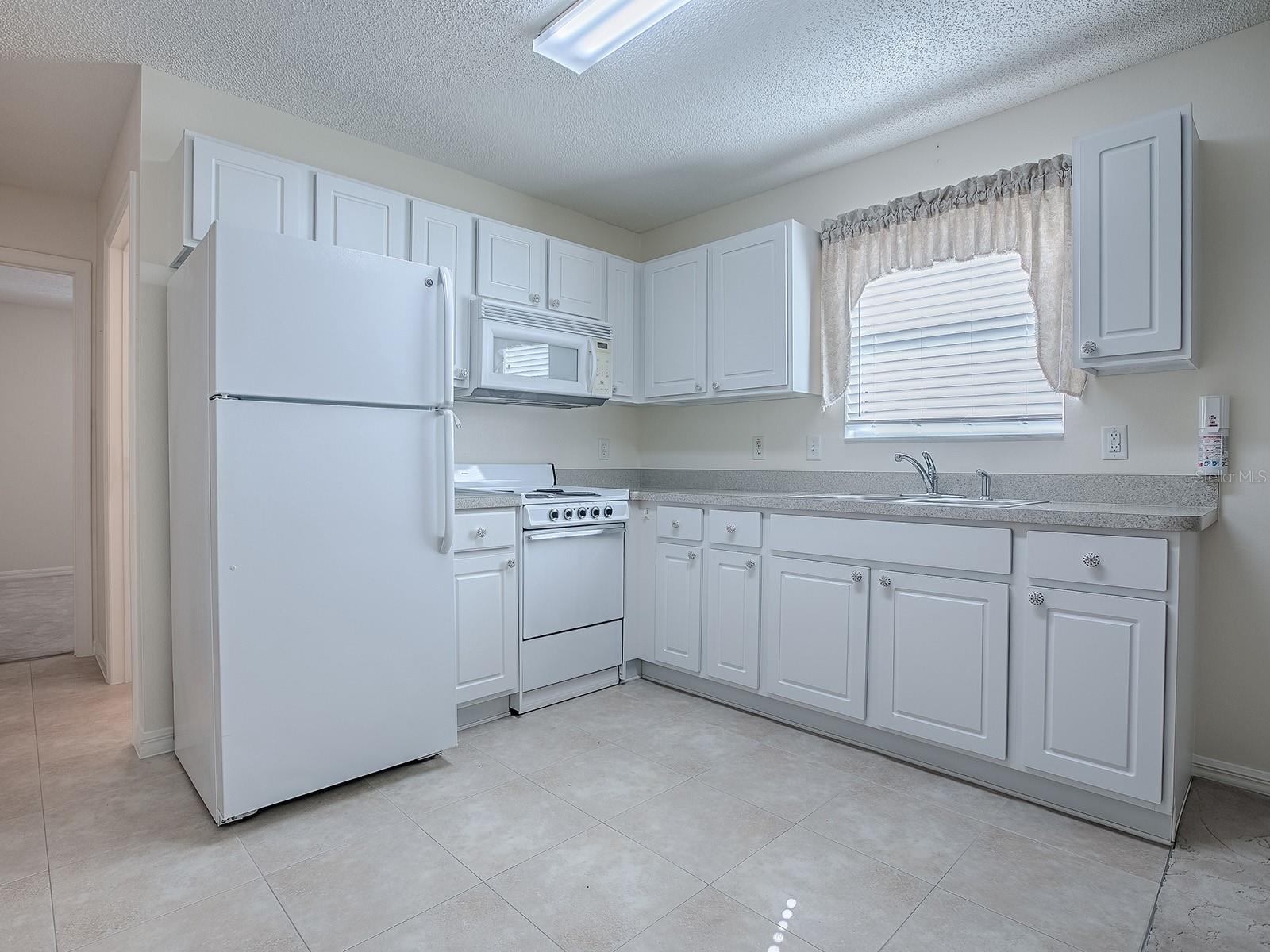 701 COTTAGE PARK LN, LEESBURG, FL, 34748