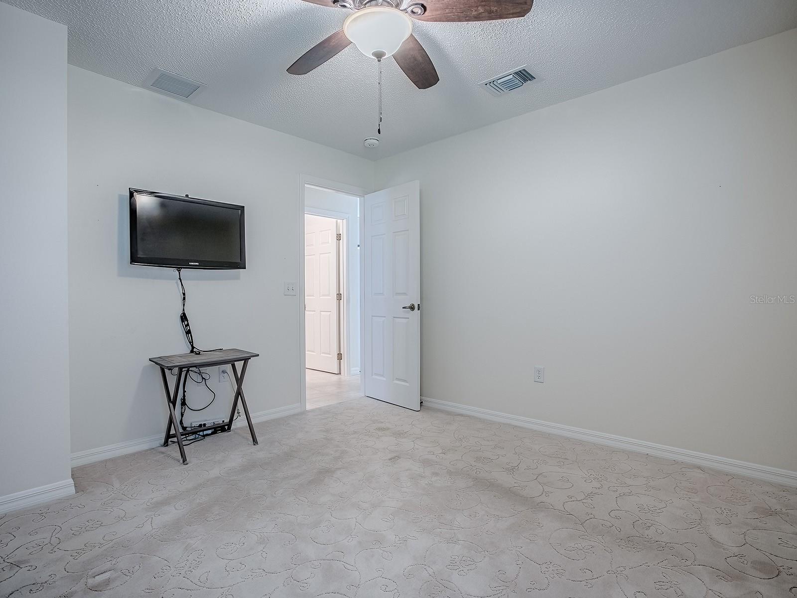 701 COTTAGE PARK LN, LEESBURG, FL, 34748