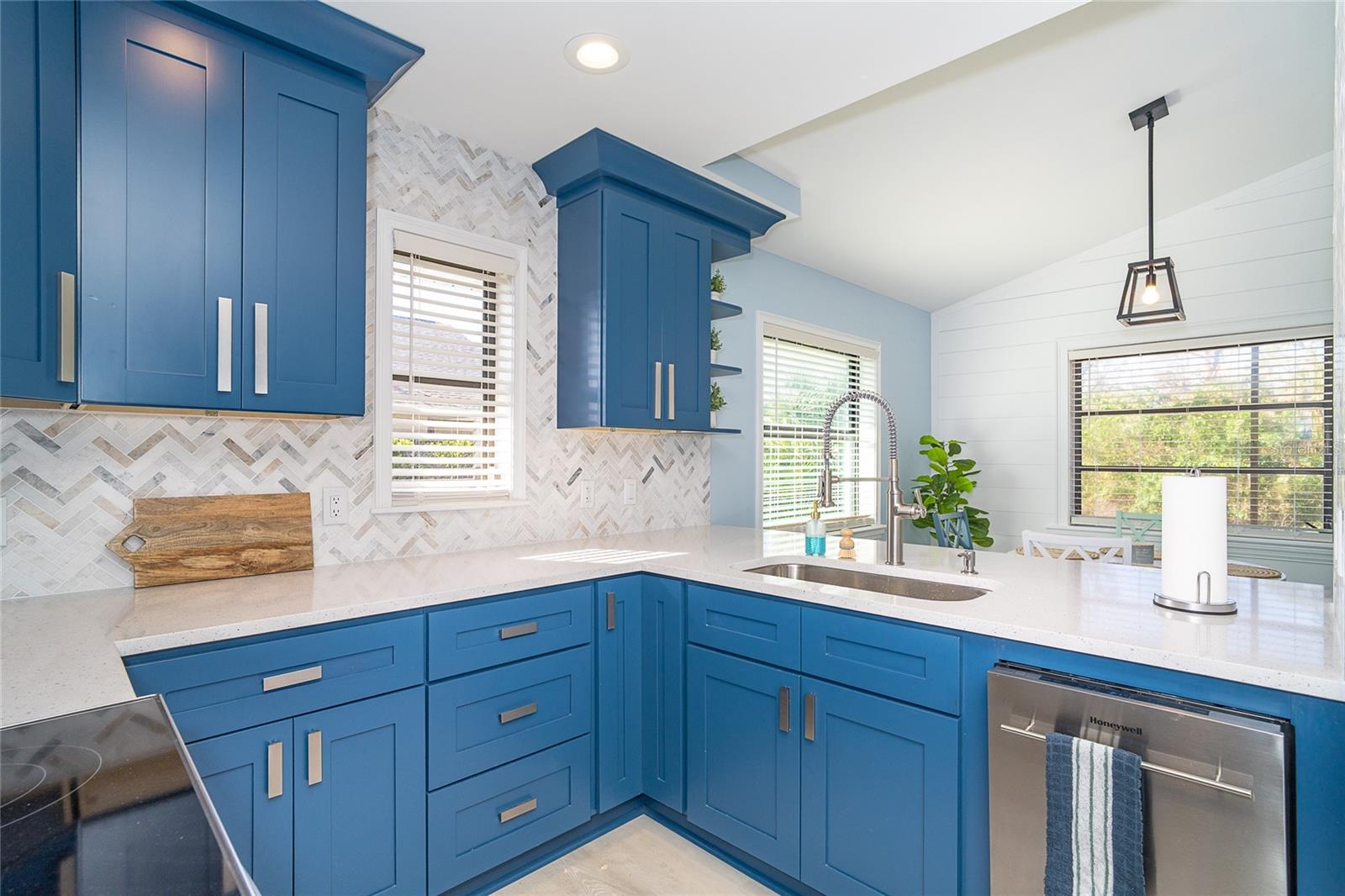 3910 CAPE HAZE DR, ROTONDA WEST, FL, 33947