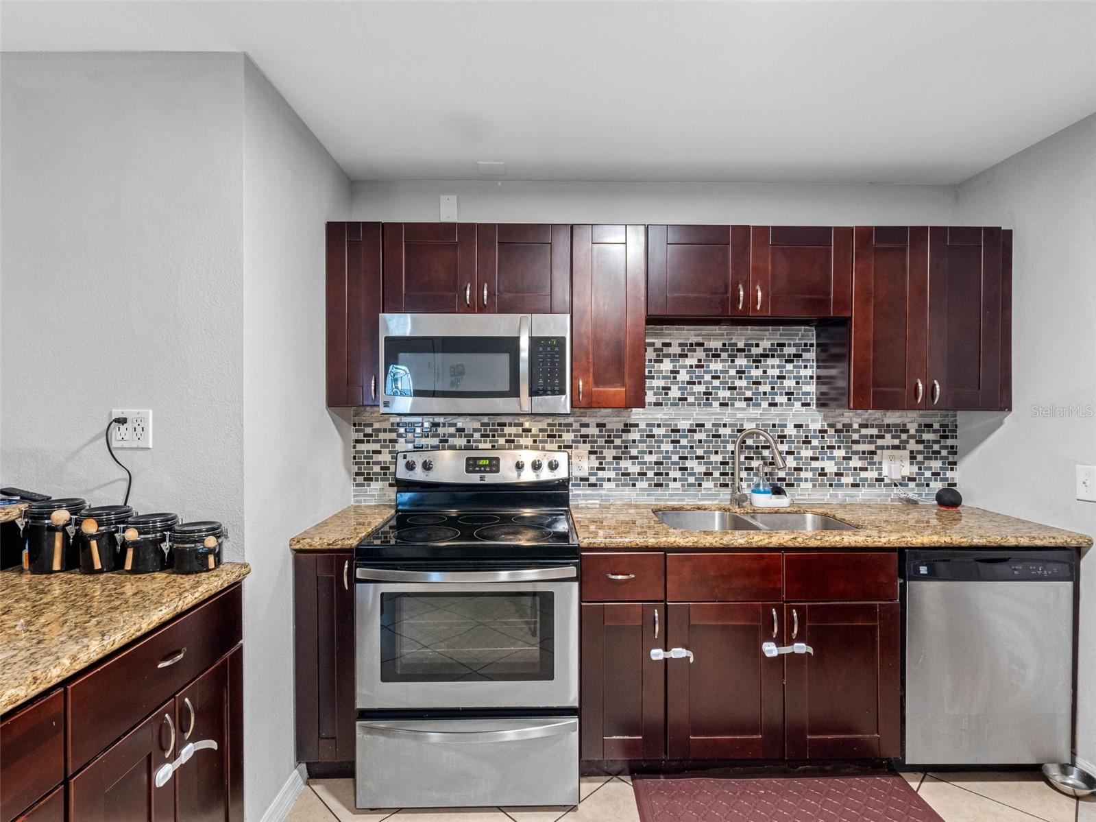 7401 KINGSTON DR, TAMPA, FL, 33619