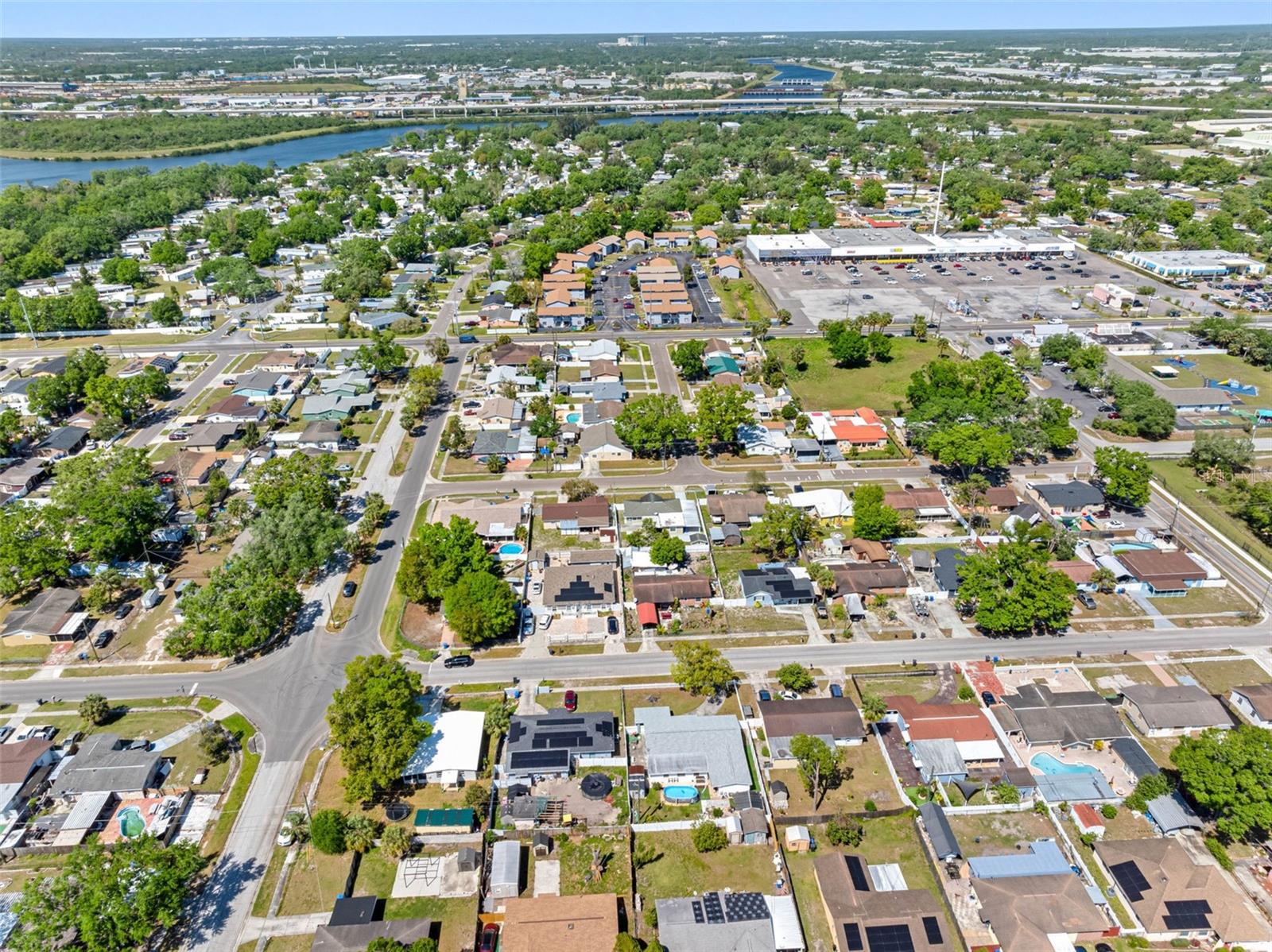 7401 KINGSTON DR, TAMPA, FL, 33619