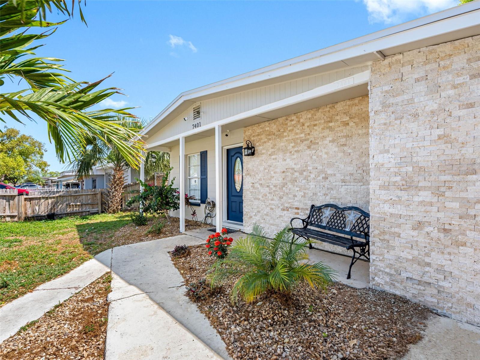 7401 KINGSTON DR, TAMPA, FL, 33619