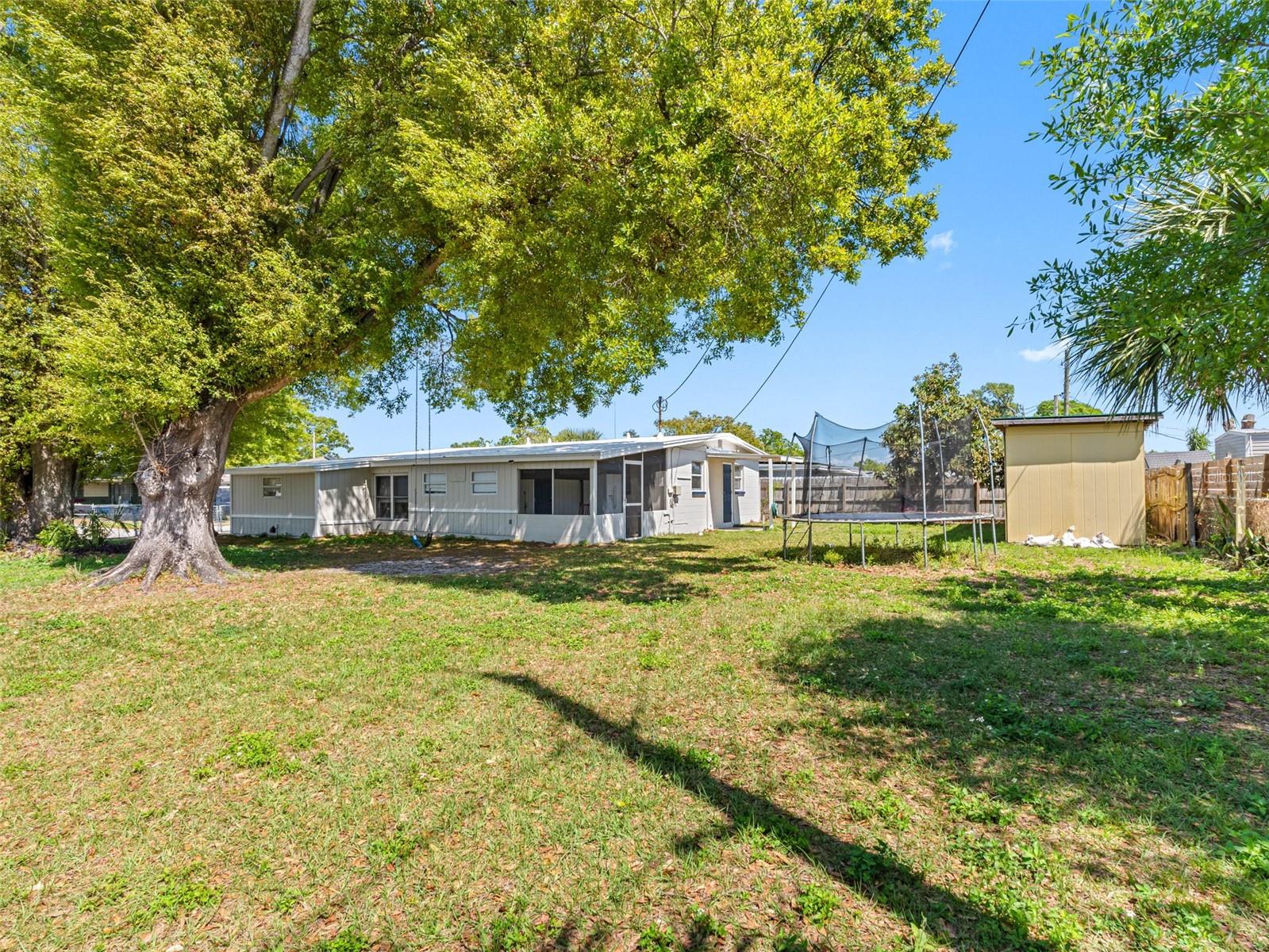 7401 KINGSTON DR, TAMPA, FL, 33619