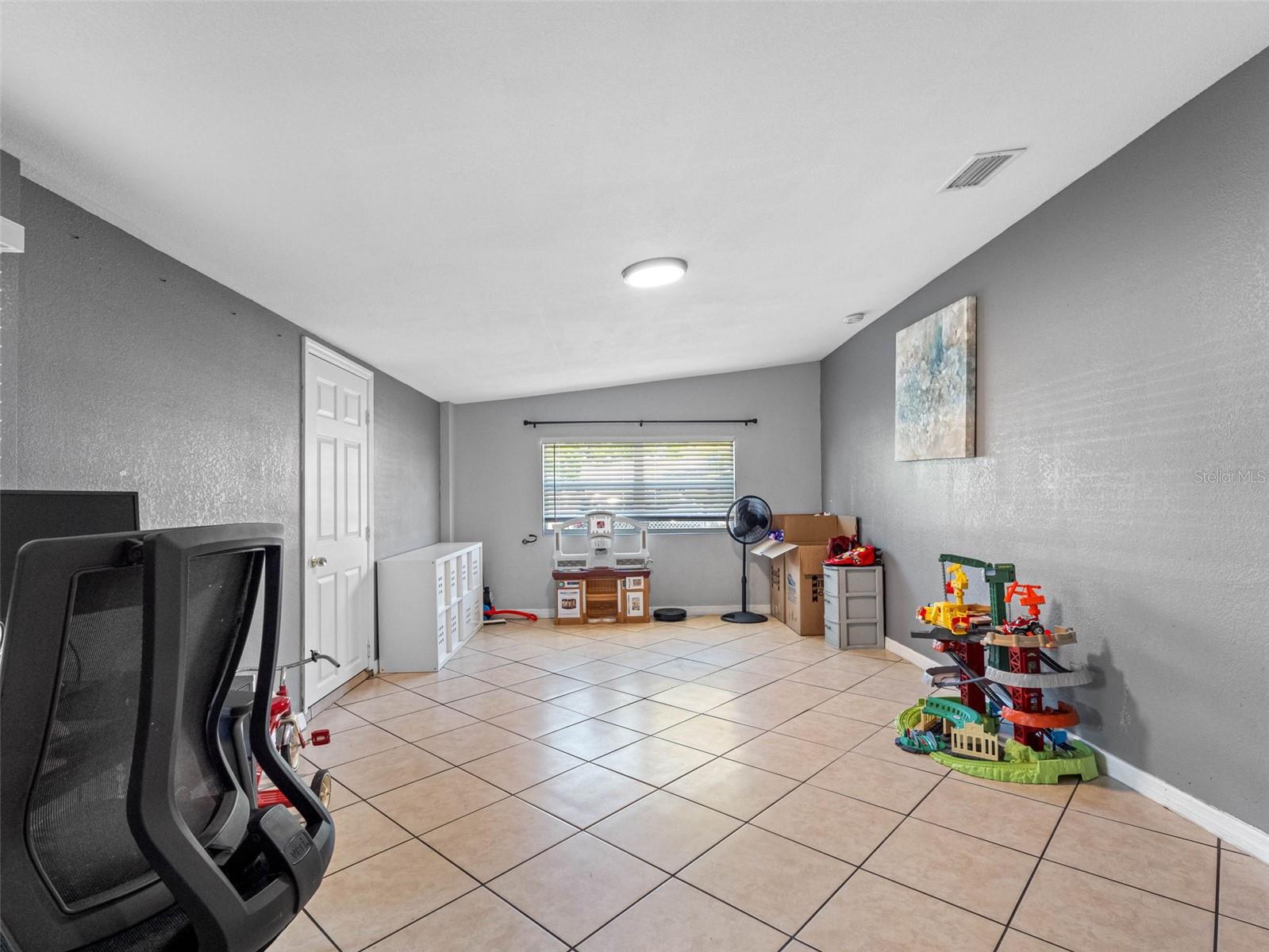 7401 KINGSTON DR, TAMPA, FL, 33619