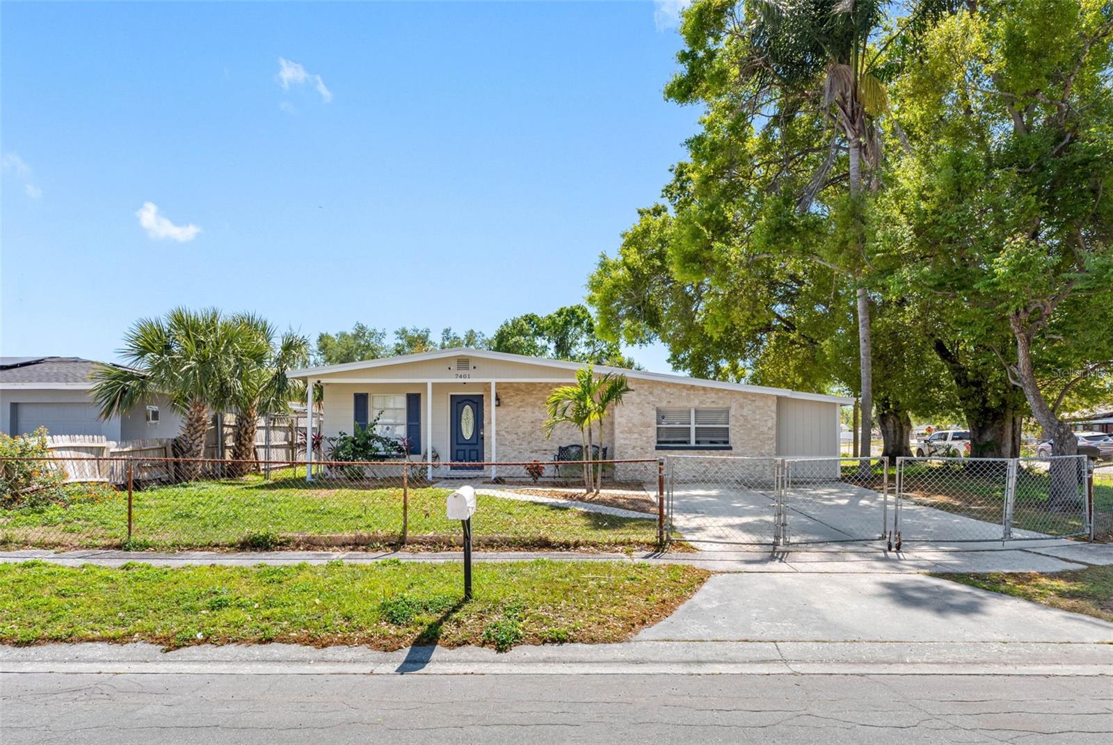 7401 KINGSTON DR, TAMPA, FL, 33619