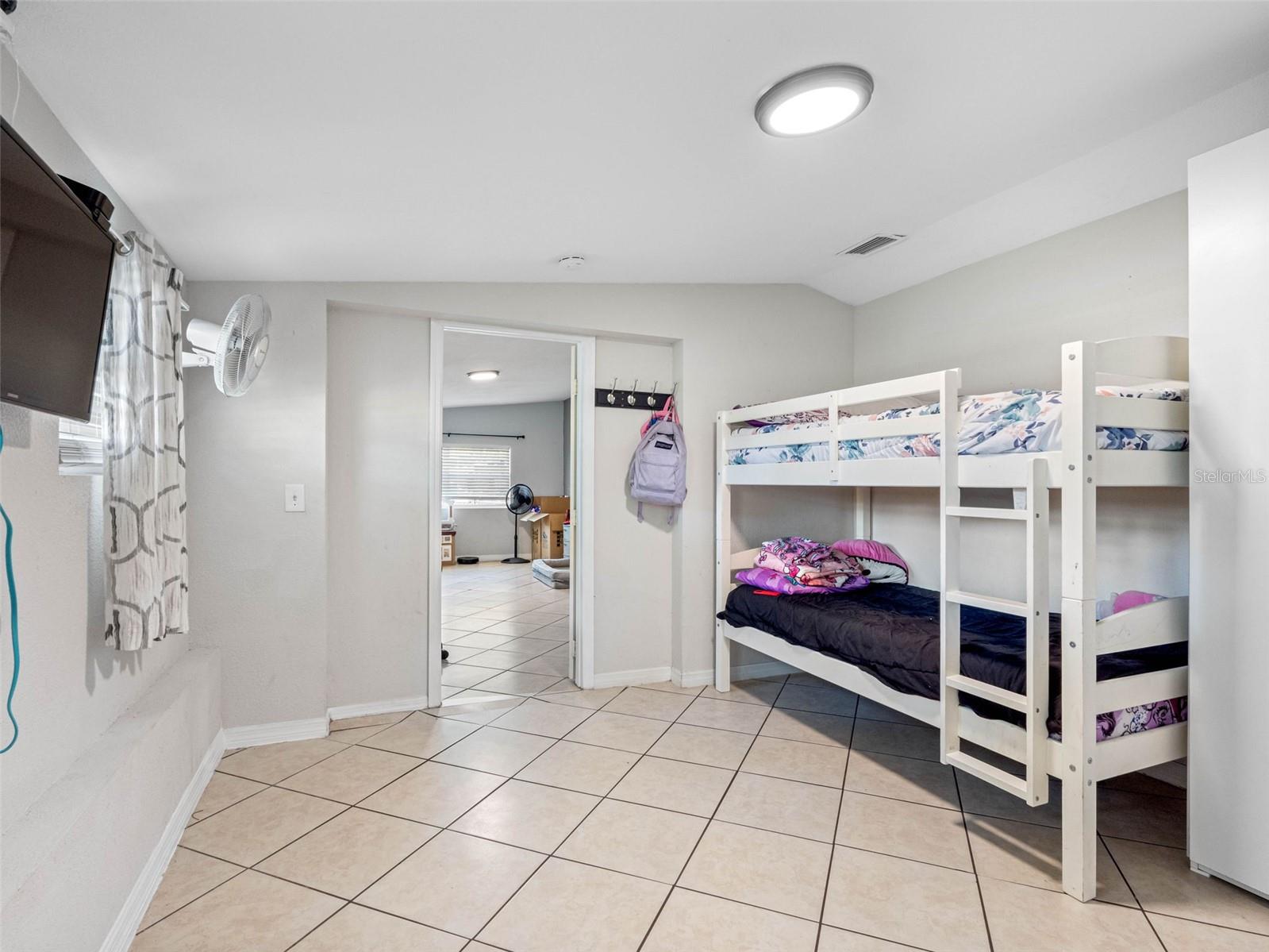 7401 KINGSTON DR, TAMPA, FL, 33619