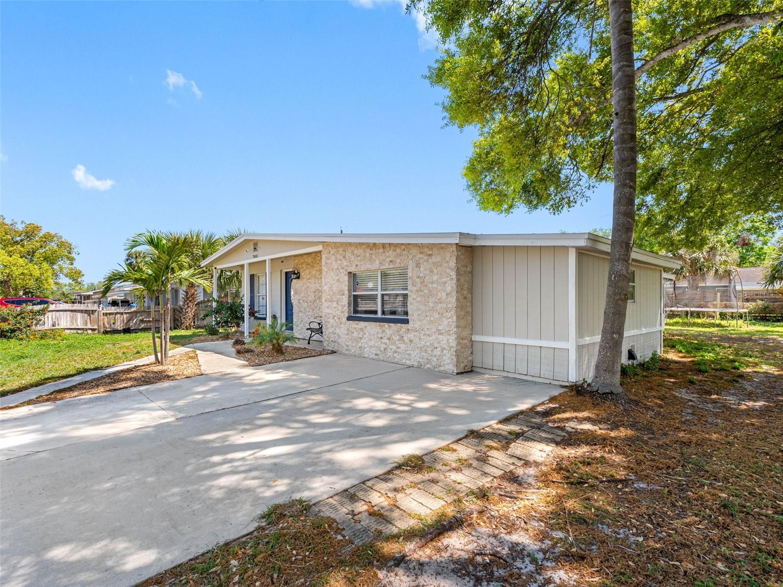 7401 KINGSTON DR, TAMPA, FL, 33619