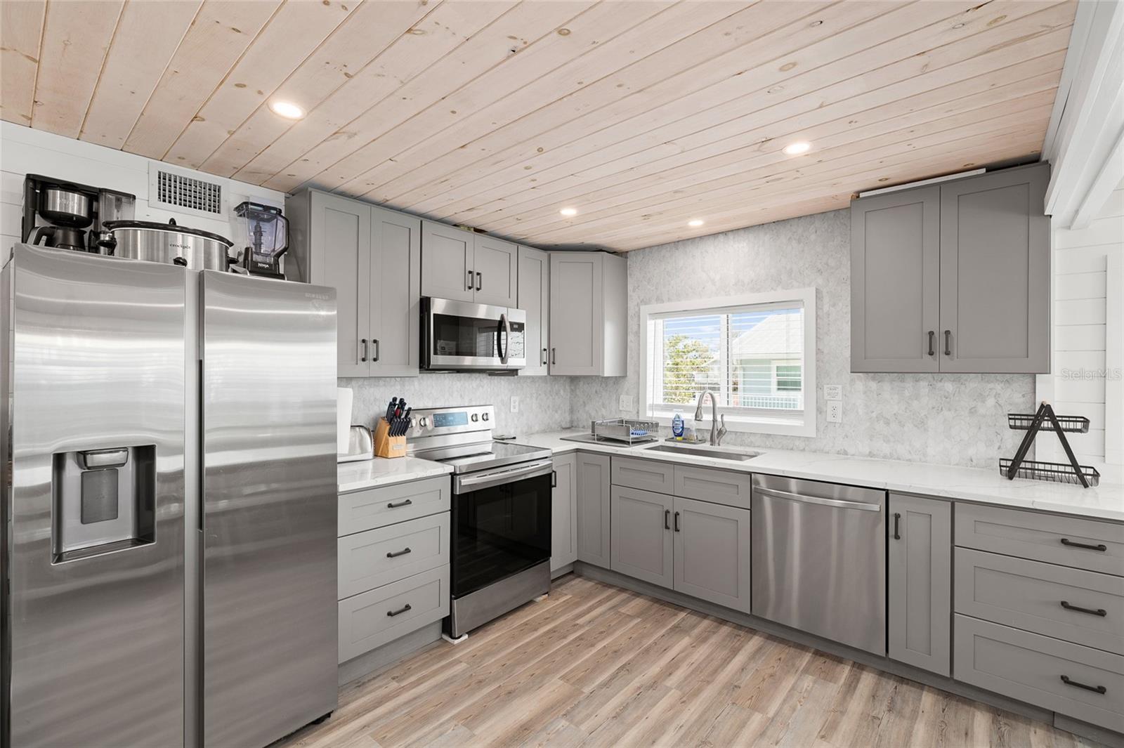 9752 LITTLE GASPARILLA ISLAND, PLACIDA, FL, 33946