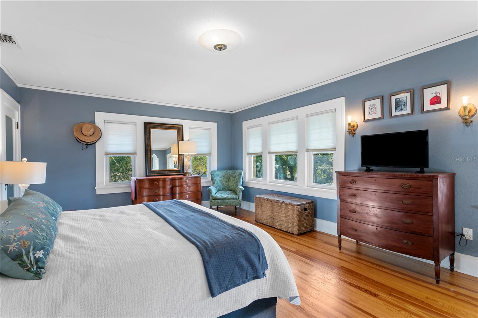 201 72ND ST N, ST PETERSBURG, FL, 33710