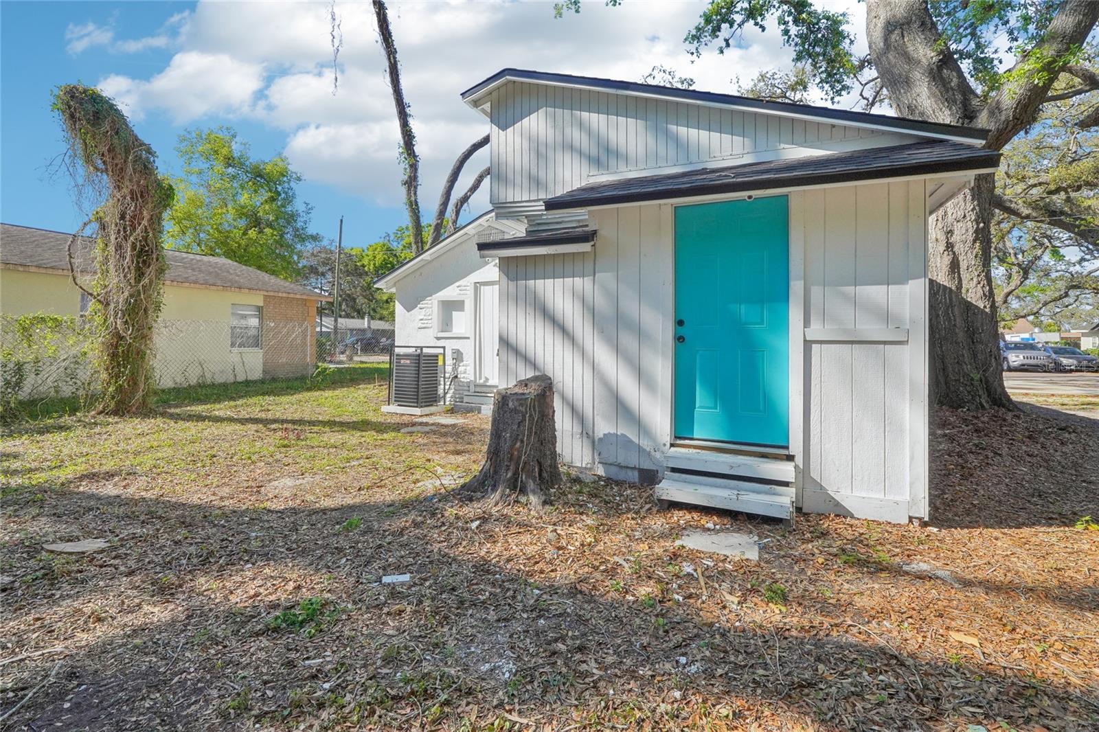 2111 E ELLICOTT ST, TAMPA, FL, 33610