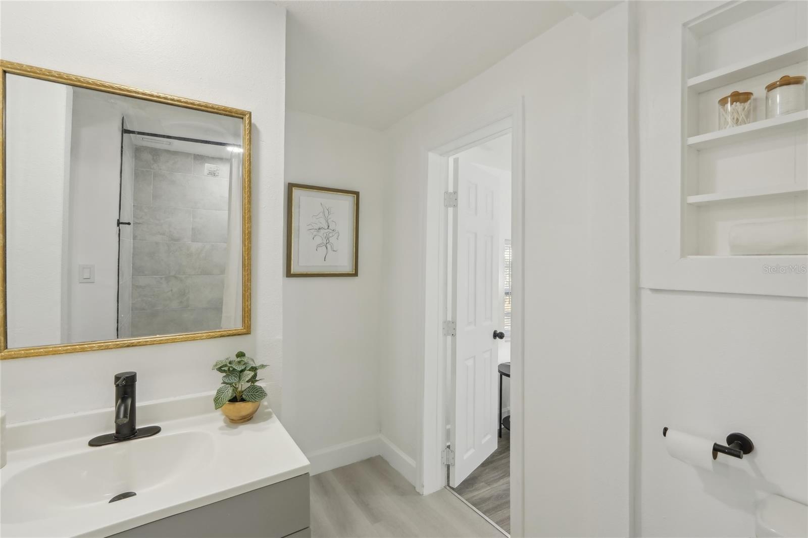 2111 E ELLICOTT ST, TAMPA, FL, 33610