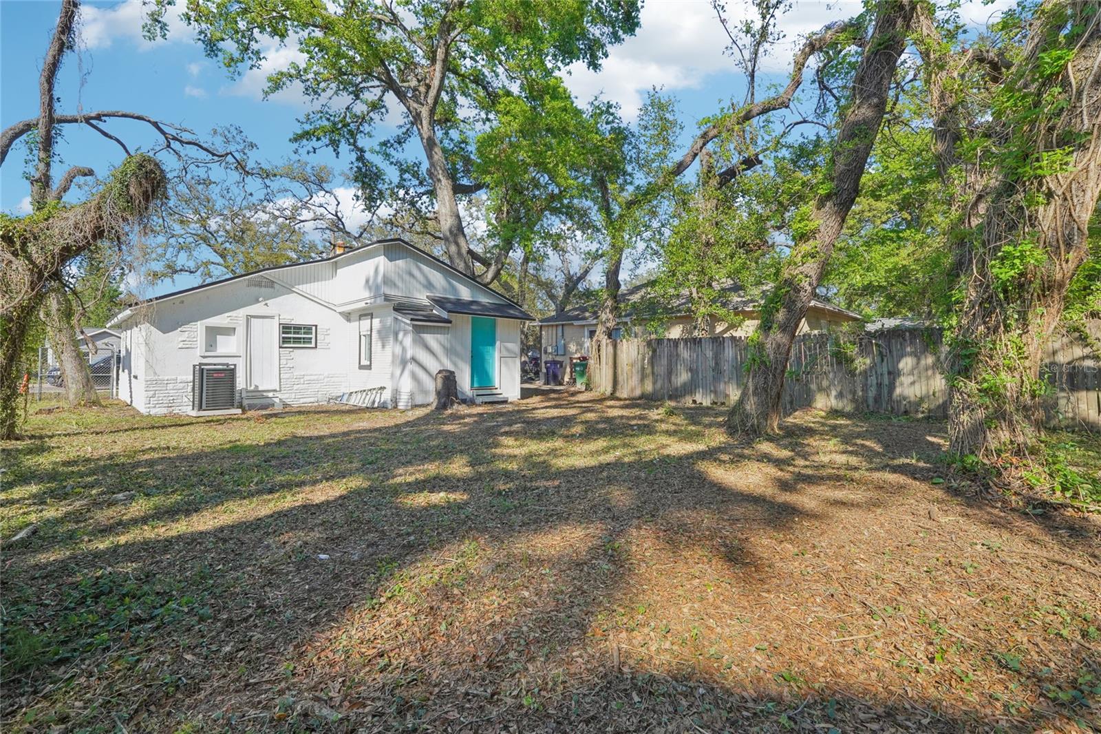 2111 E ELLICOTT ST, TAMPA, FL, 33610