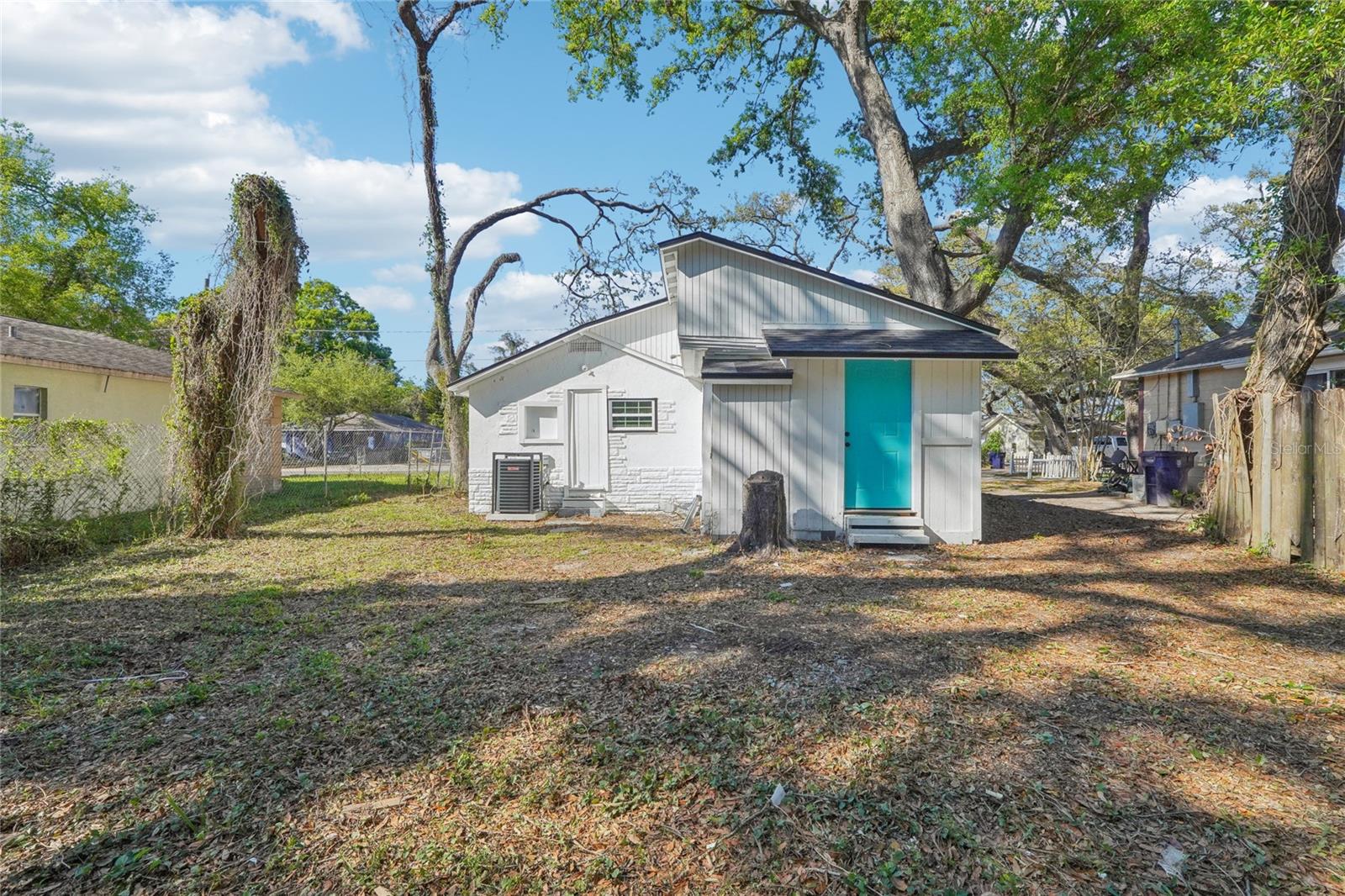 2111 E ELLICOTT ST, TAMPA, FL, 33610