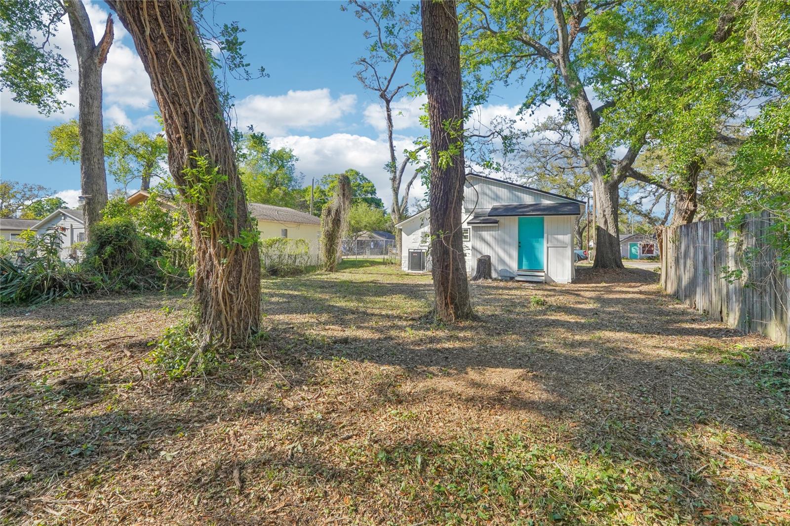 2111 E ELLICOTT ST, TAMPA, FL, 33610