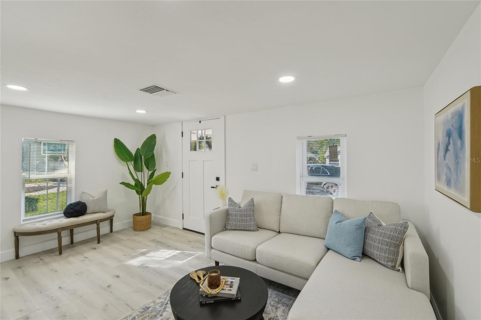 2111 E ELLICOTT ST, TAMPA, FL, 33610