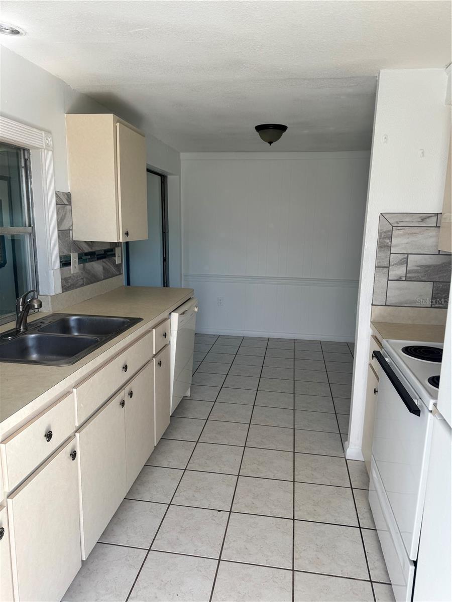 166 DARTMOUTH DR NW, PORT CHARLOTTE, FL, 33952
