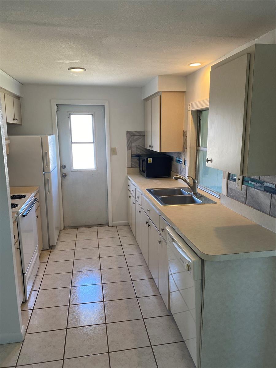 166 DARTMOUTH DR NW, PORT CHARLOTTE, FL, 33952
