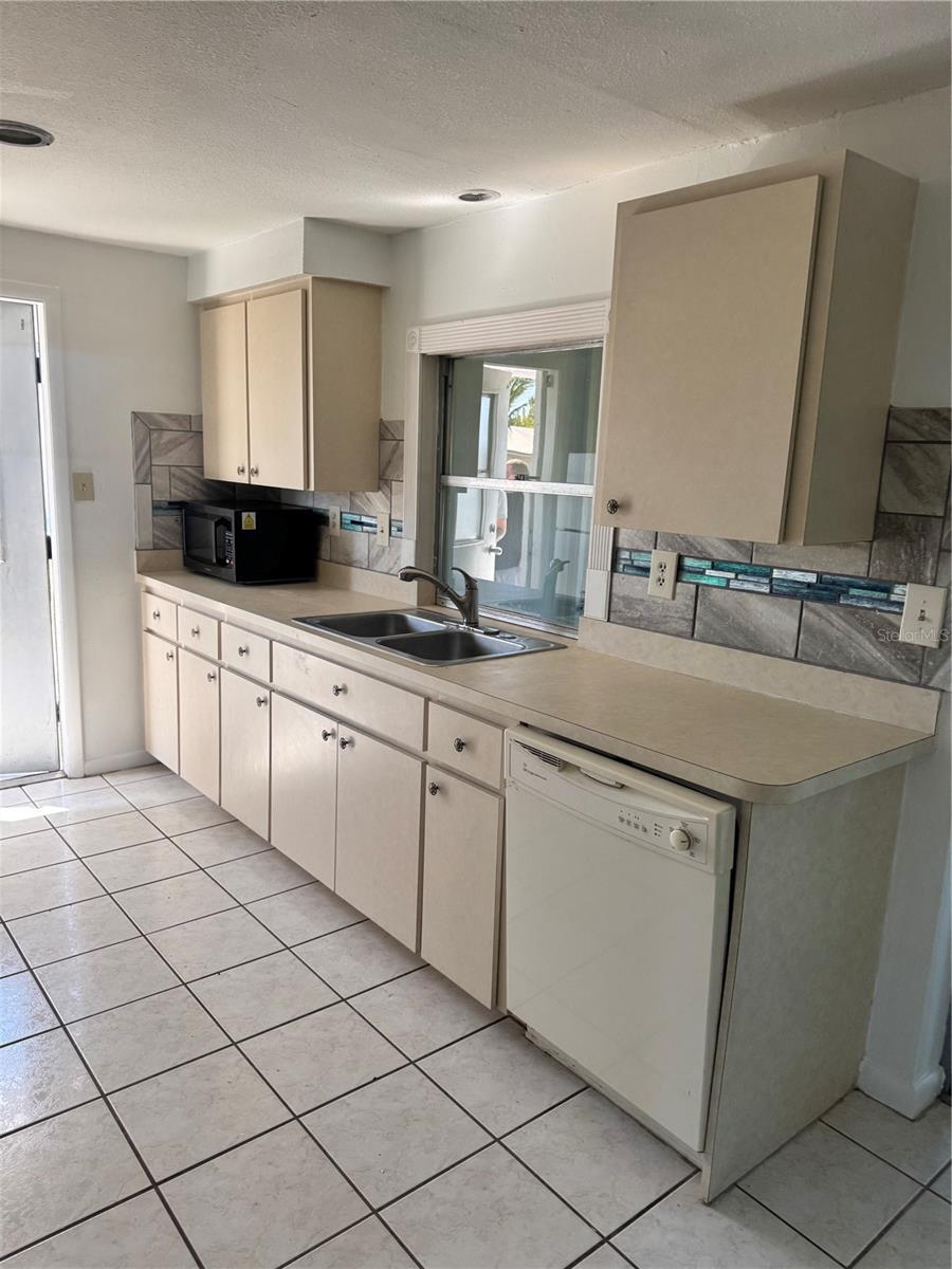166 DARTMOUTH DR NW, PORT CHARLOTTE, FL, 33952