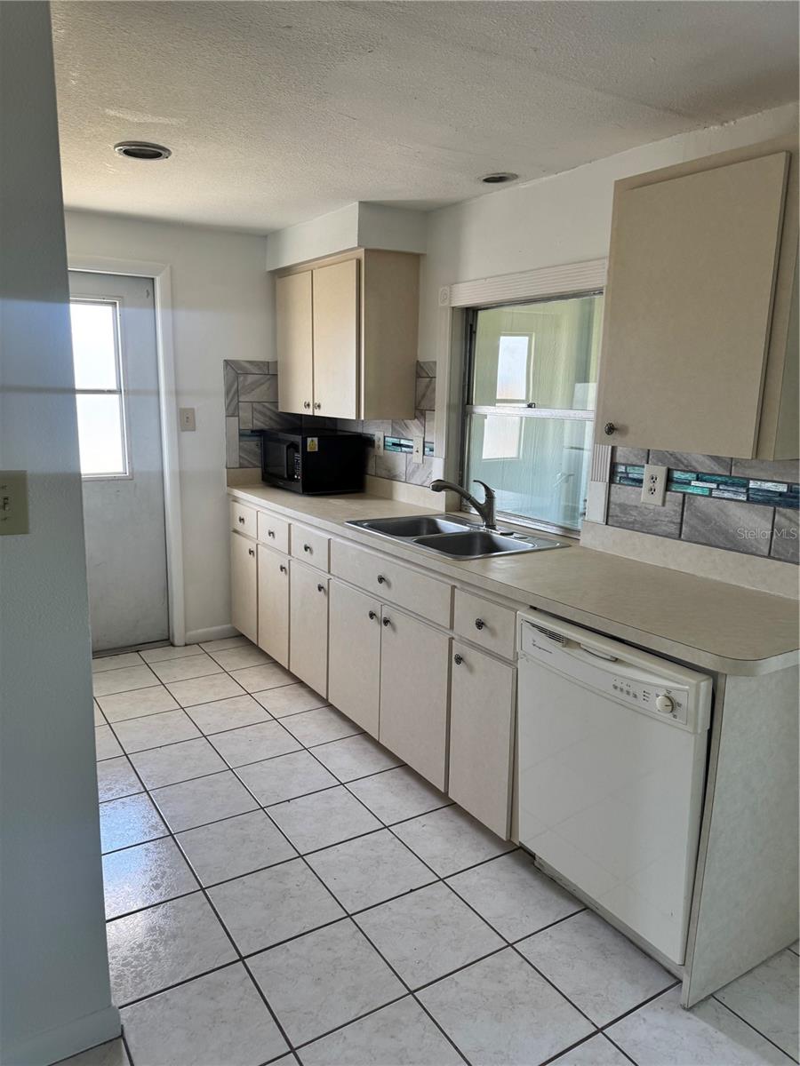 166 DARTMOUTH DR NW, PORT CHARLOTTE, FL, 33952