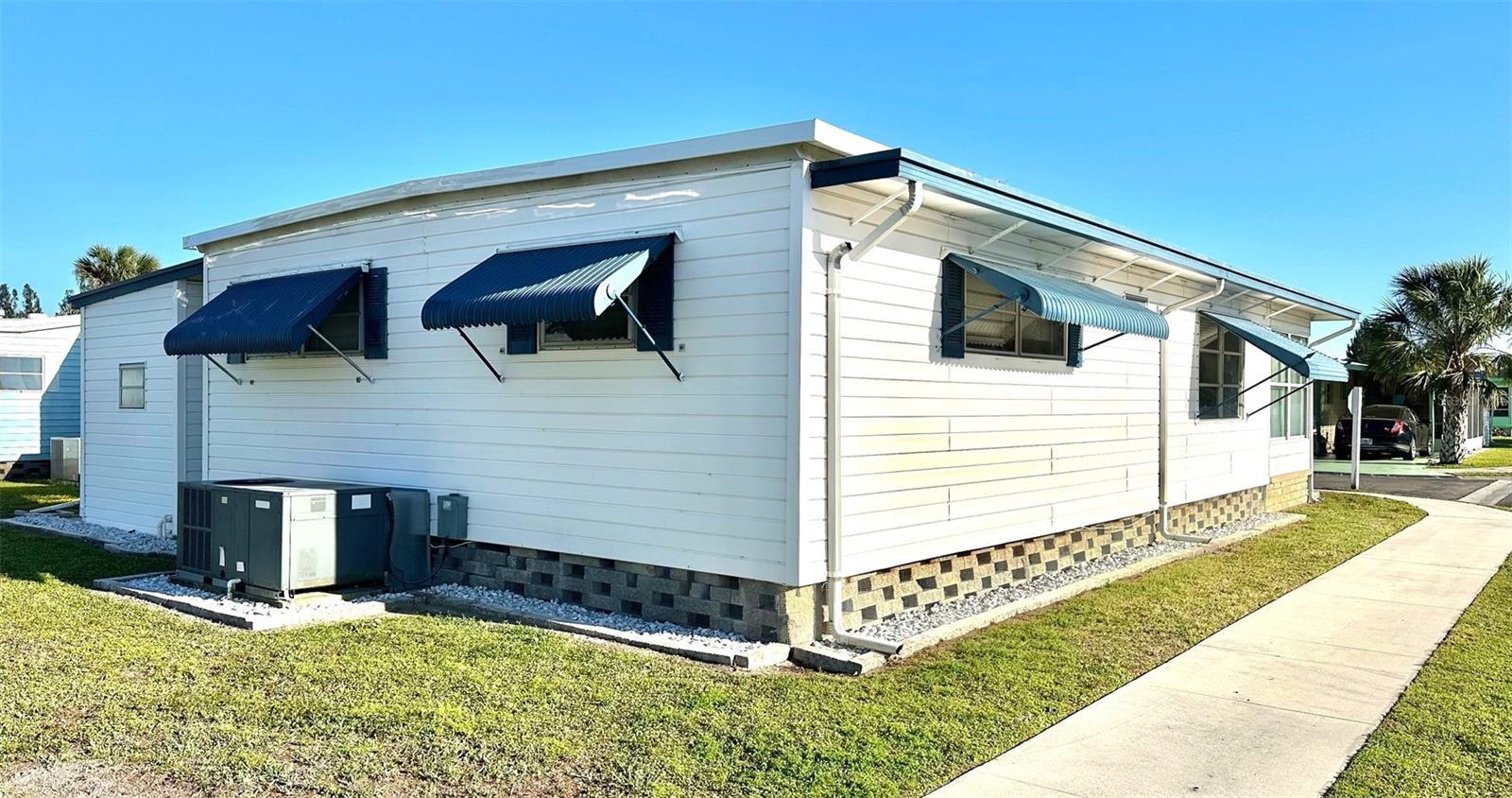 TB8363648 Property Photo