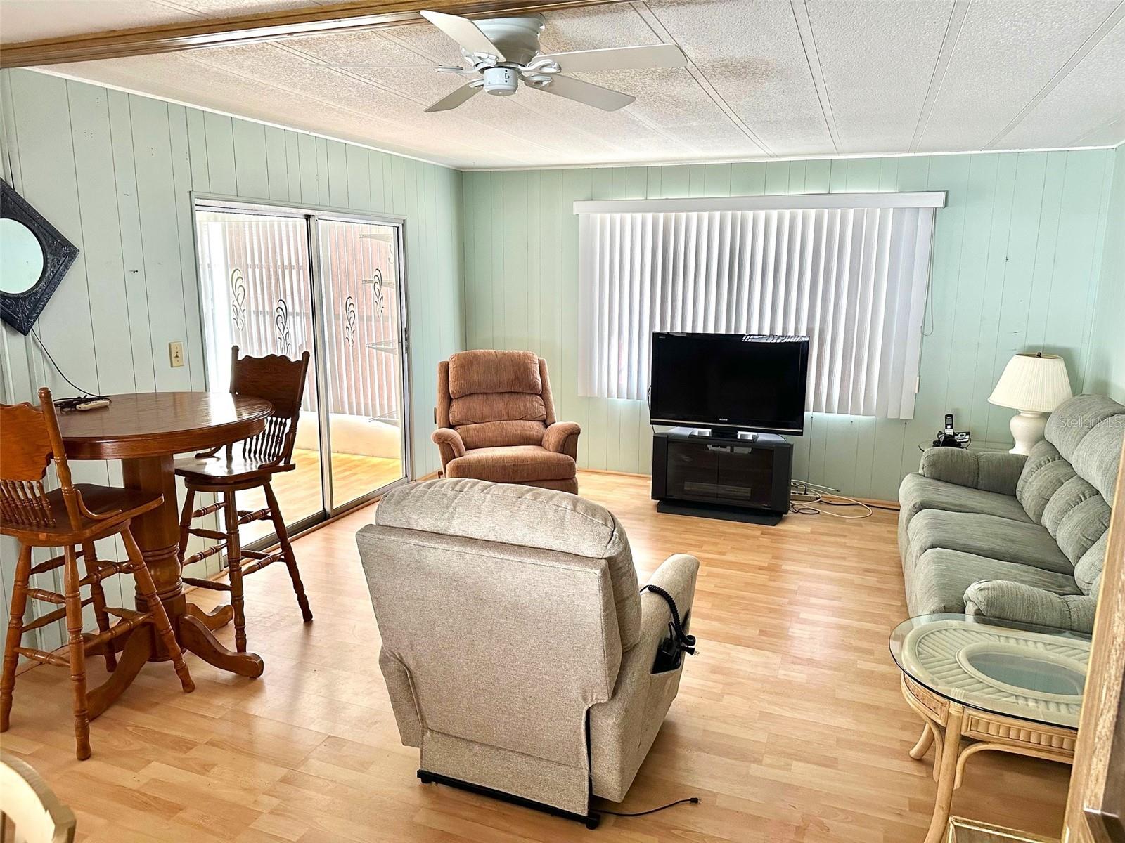 TB8363648 Property Photo