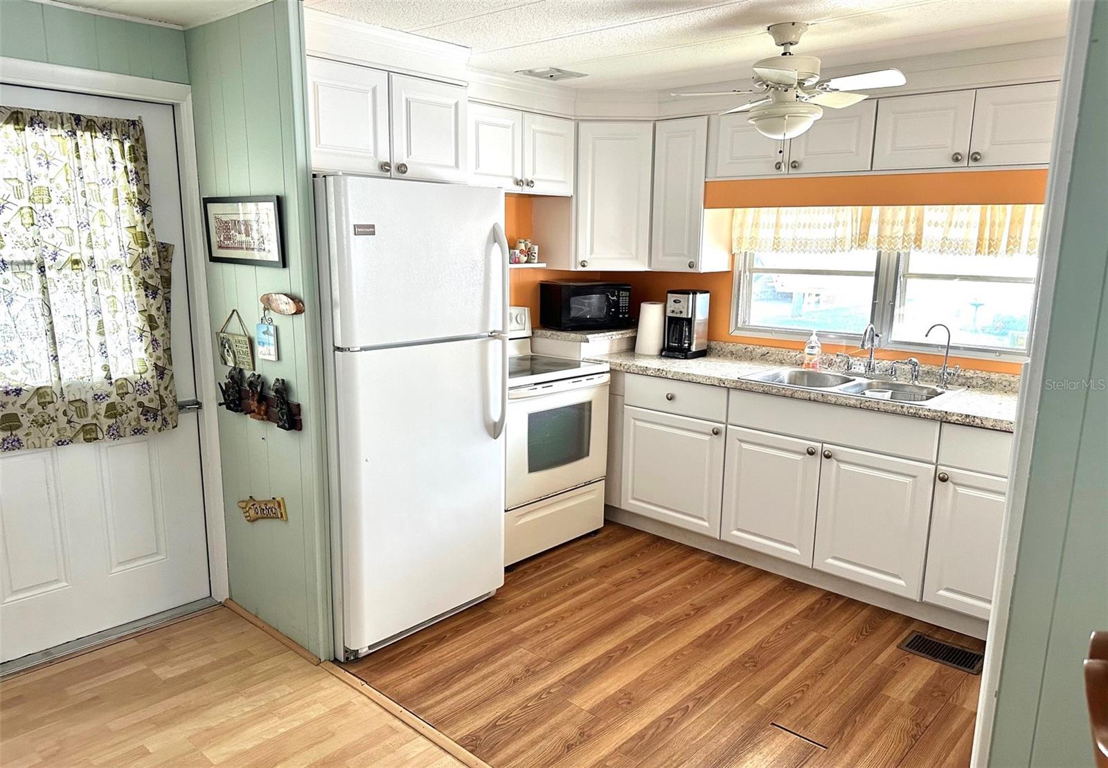 TB8363648 Property Photo