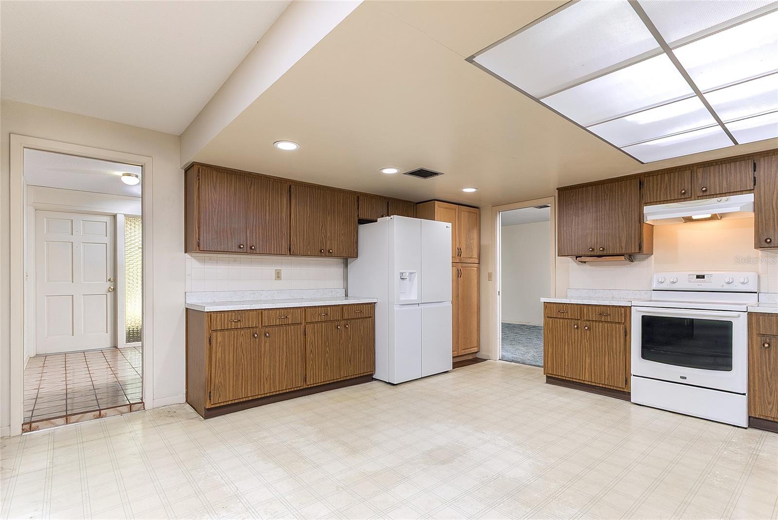 120 LAKE DR, OVIEDO, FL, 32765