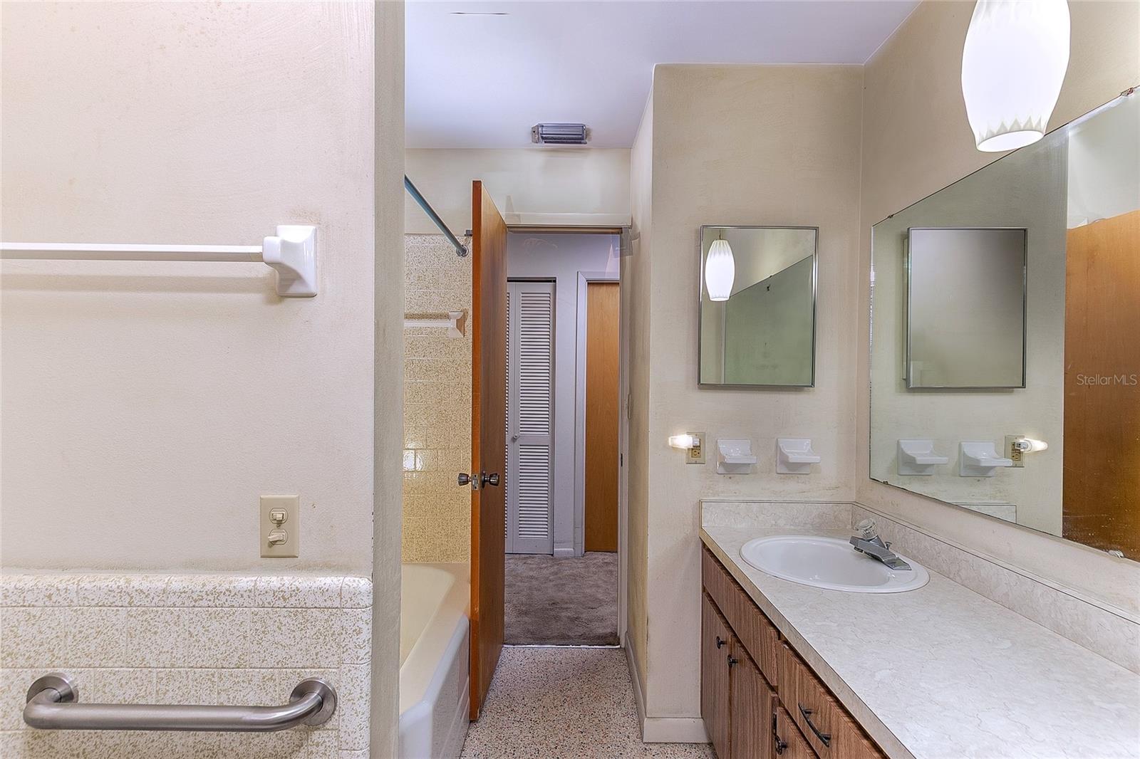 120 LAKE DR, OVIEDO, FL, 32765