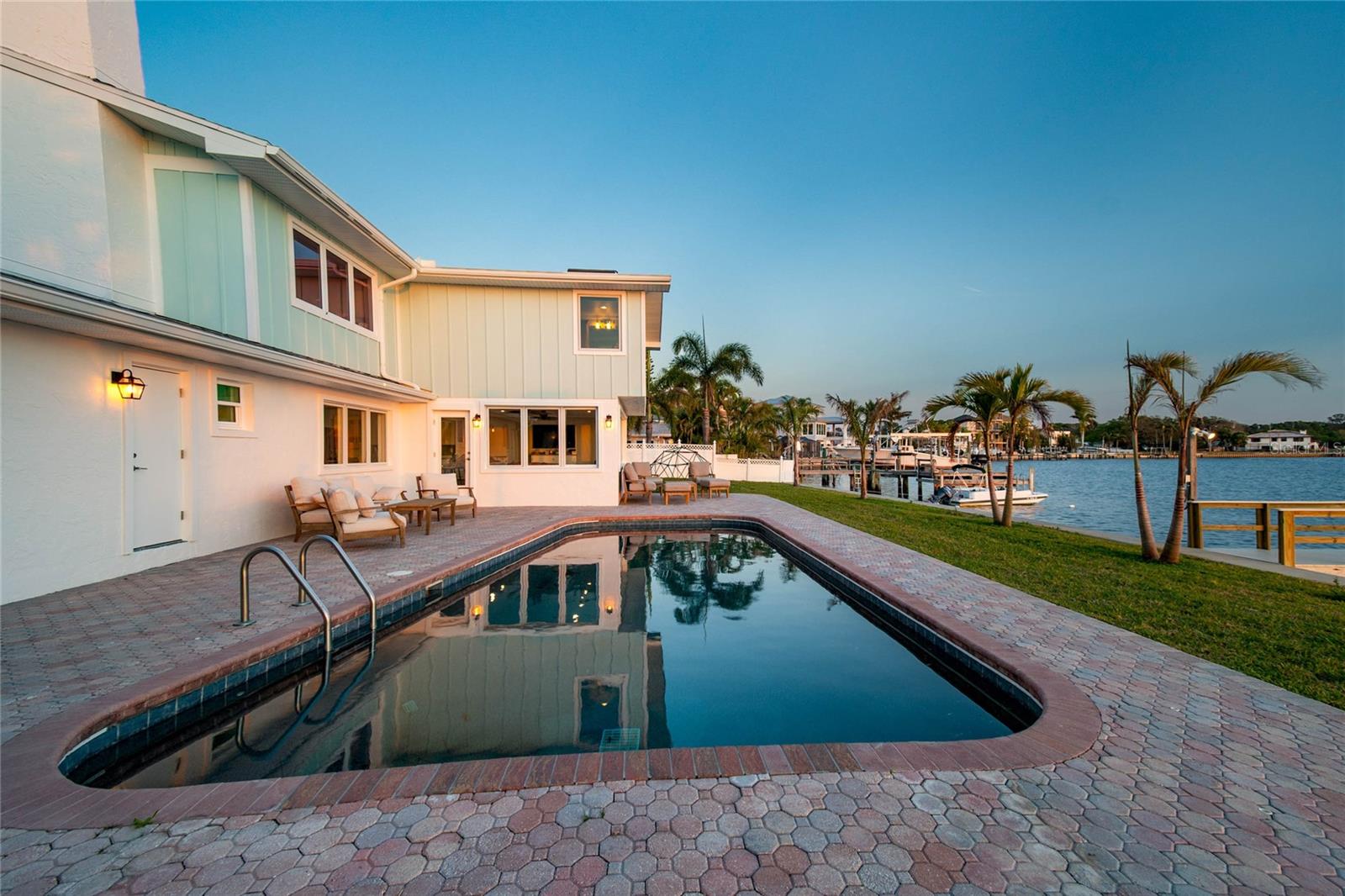 200 DRIFTWOOD DR W, PALM HARBOR, FL, 34683