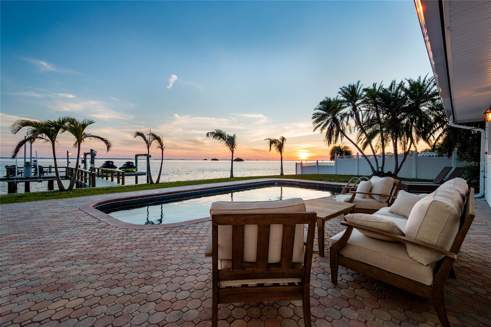 200 DRIFTWOOD DR W, PALM HARBOR, FL, 34683