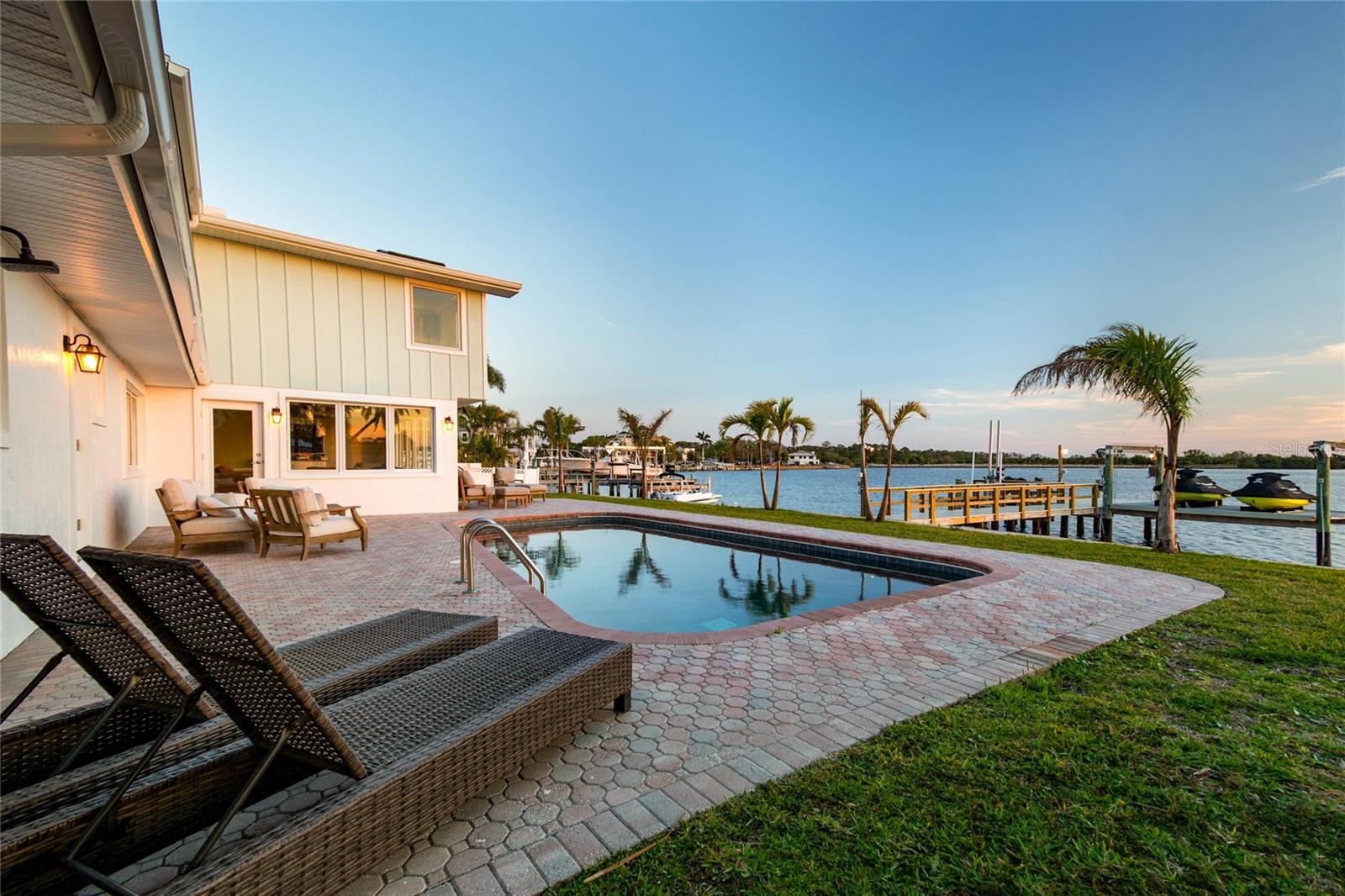 200 DRIFTWOOD DR W, PALM HARBOR, FL, 34683