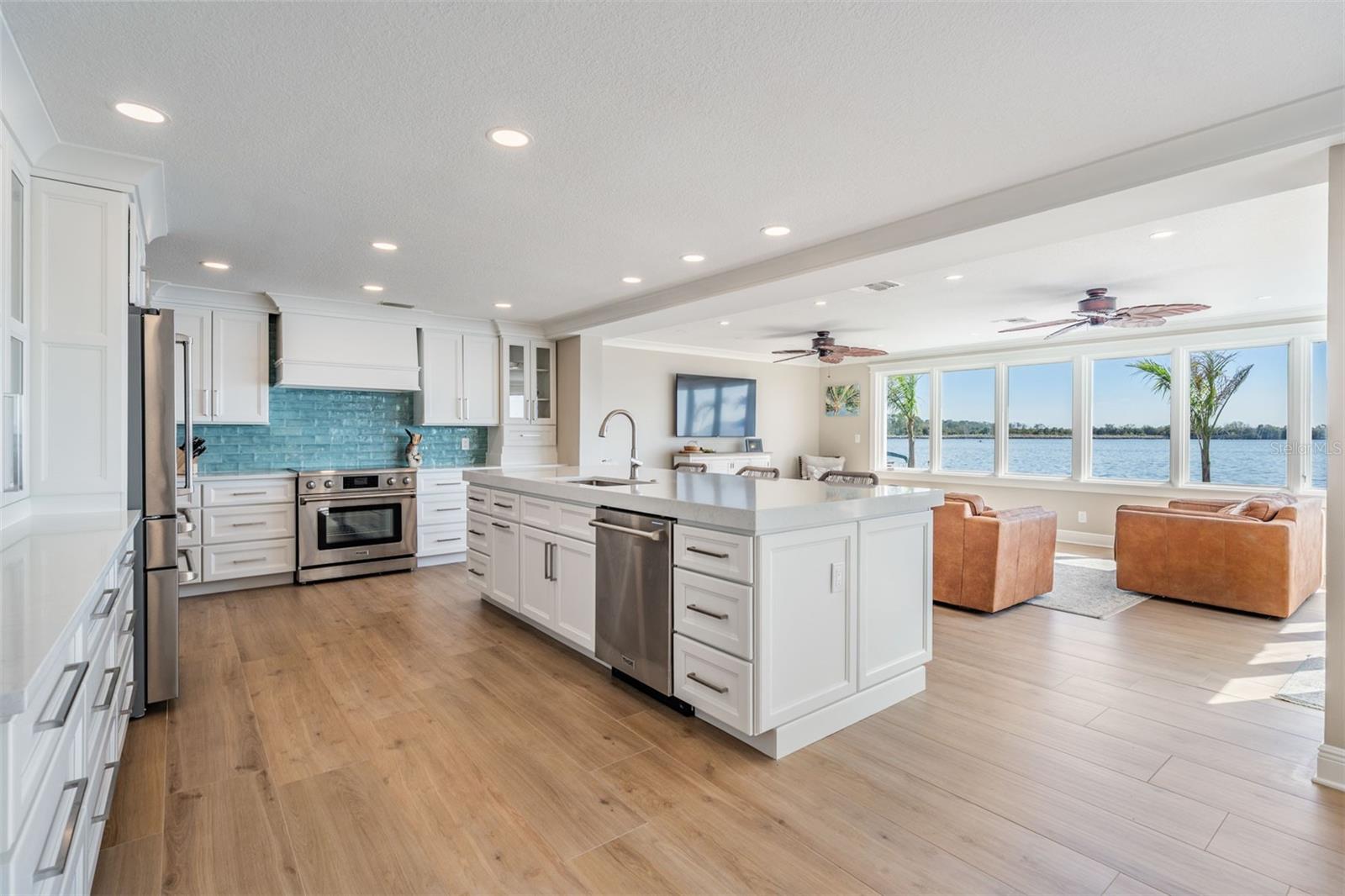 200 DRIFTWOOD DR W, PALM HARBOR, FL, 34683