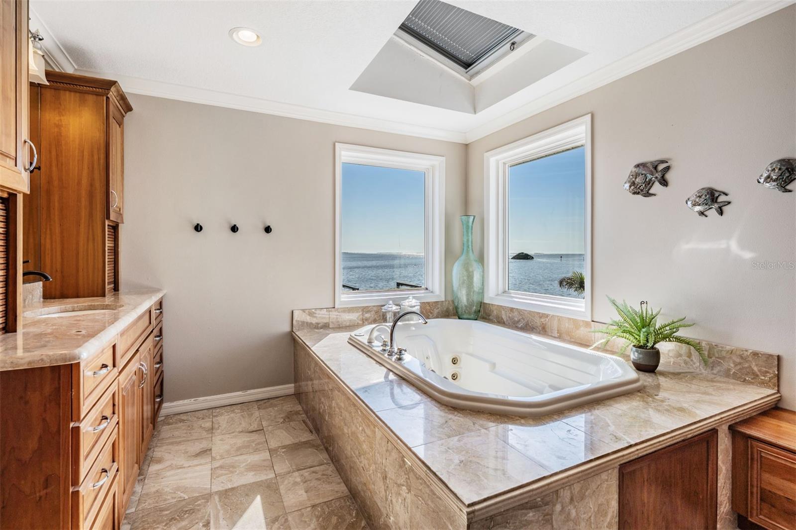 200 DRIFTWOOD DR W, PALM HARBOR, FL, 34683