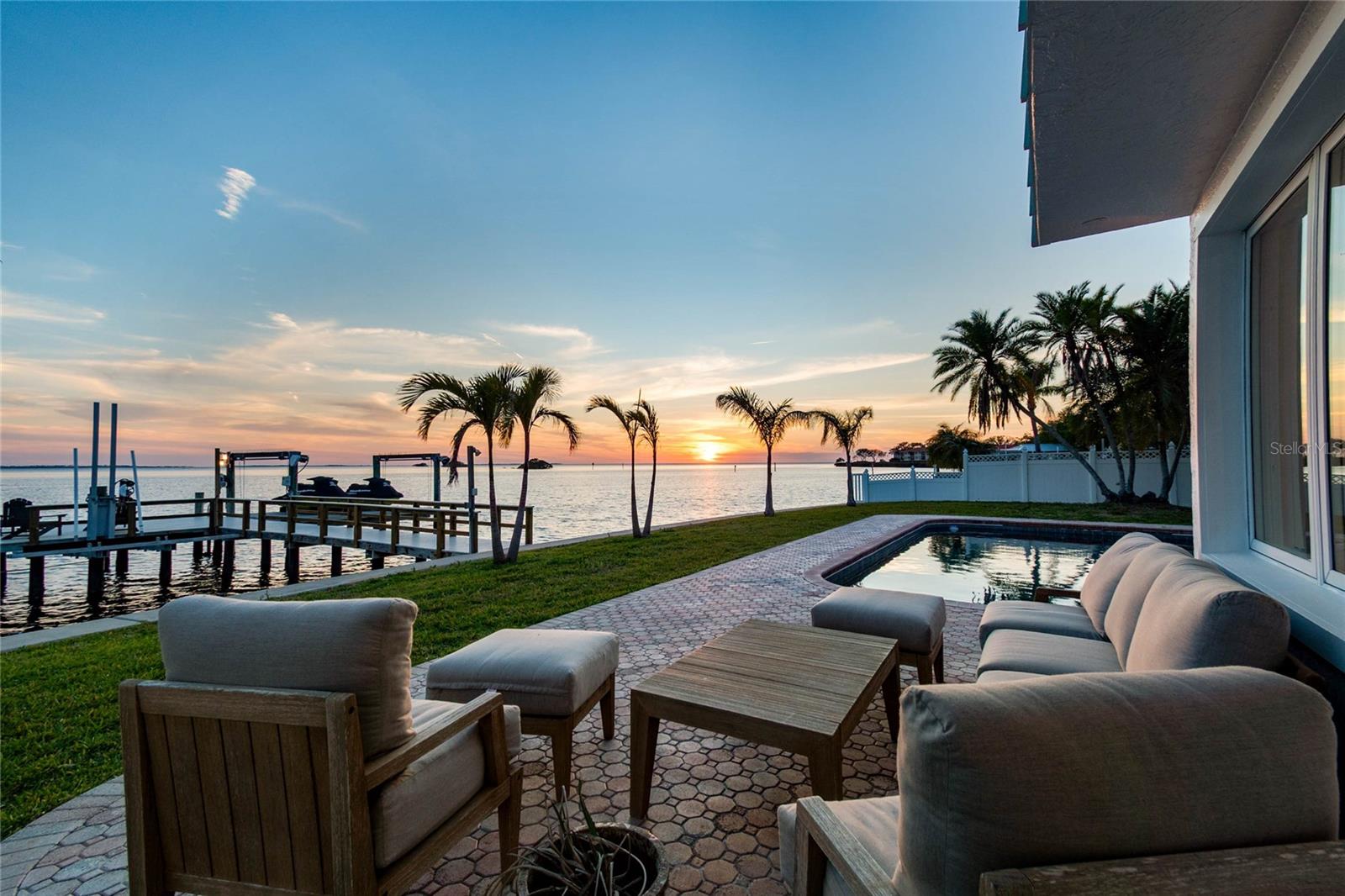 200 DRIFTWOOD DR W, PALM HARBOR, FL, 34683