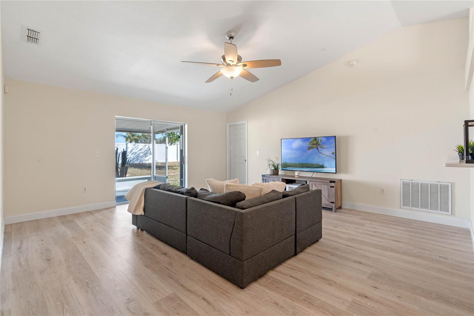 1087 MYSTERY CIR, DAVENPORT, FL, 33837