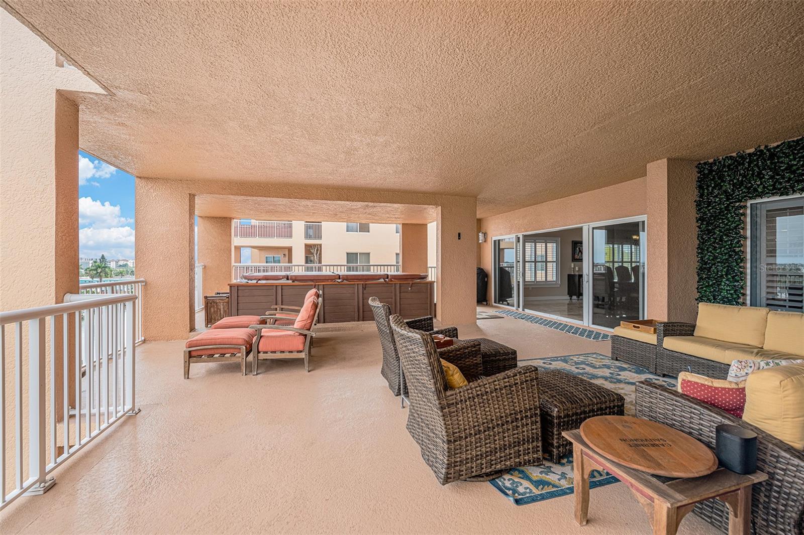 11525 GULF BLVD #401, TREASURE ISLAND, FL, 33706