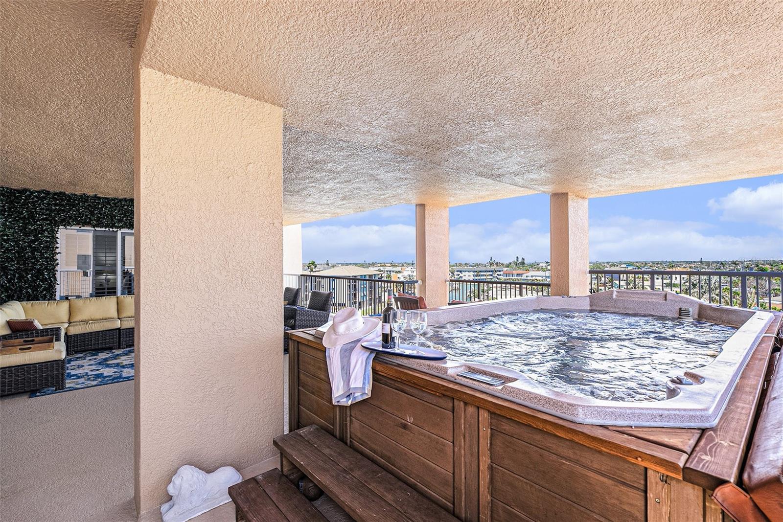 11525 GULF BLVD #401, TREASURE ISLAND, FL, 33706