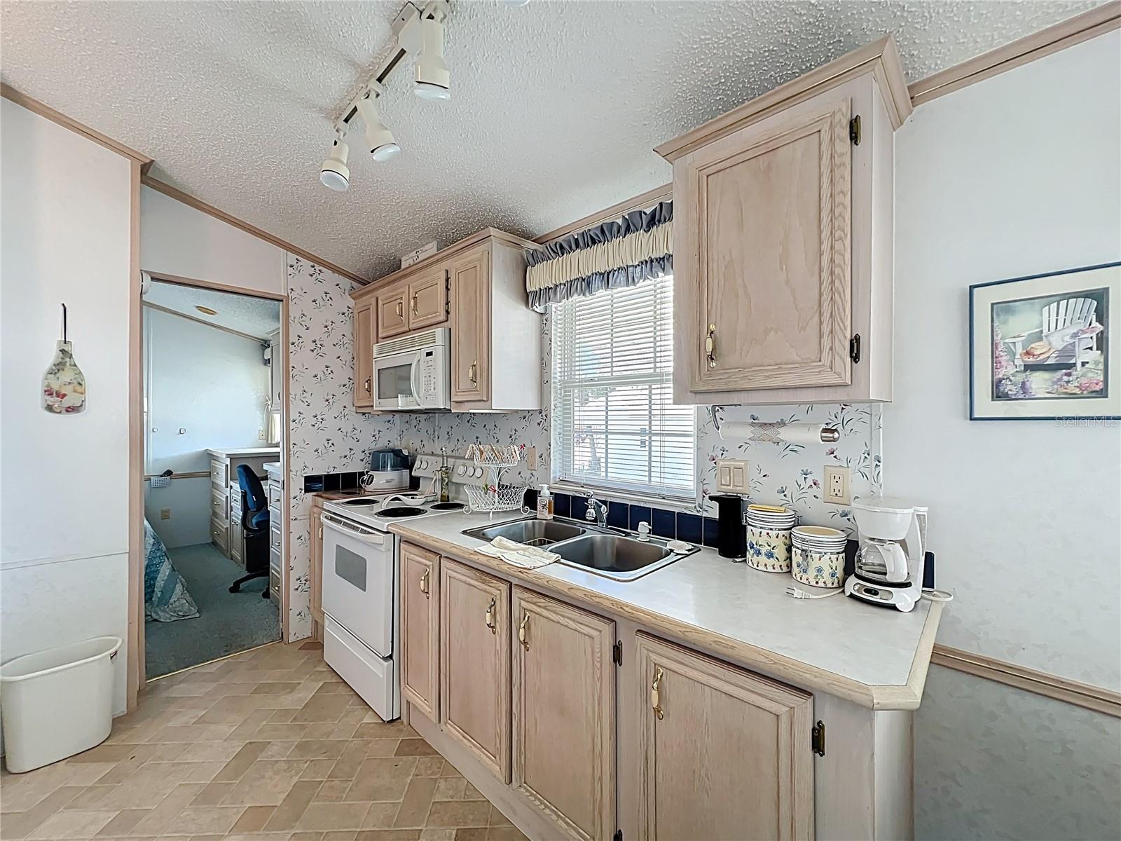 TB8363710 Property Photo