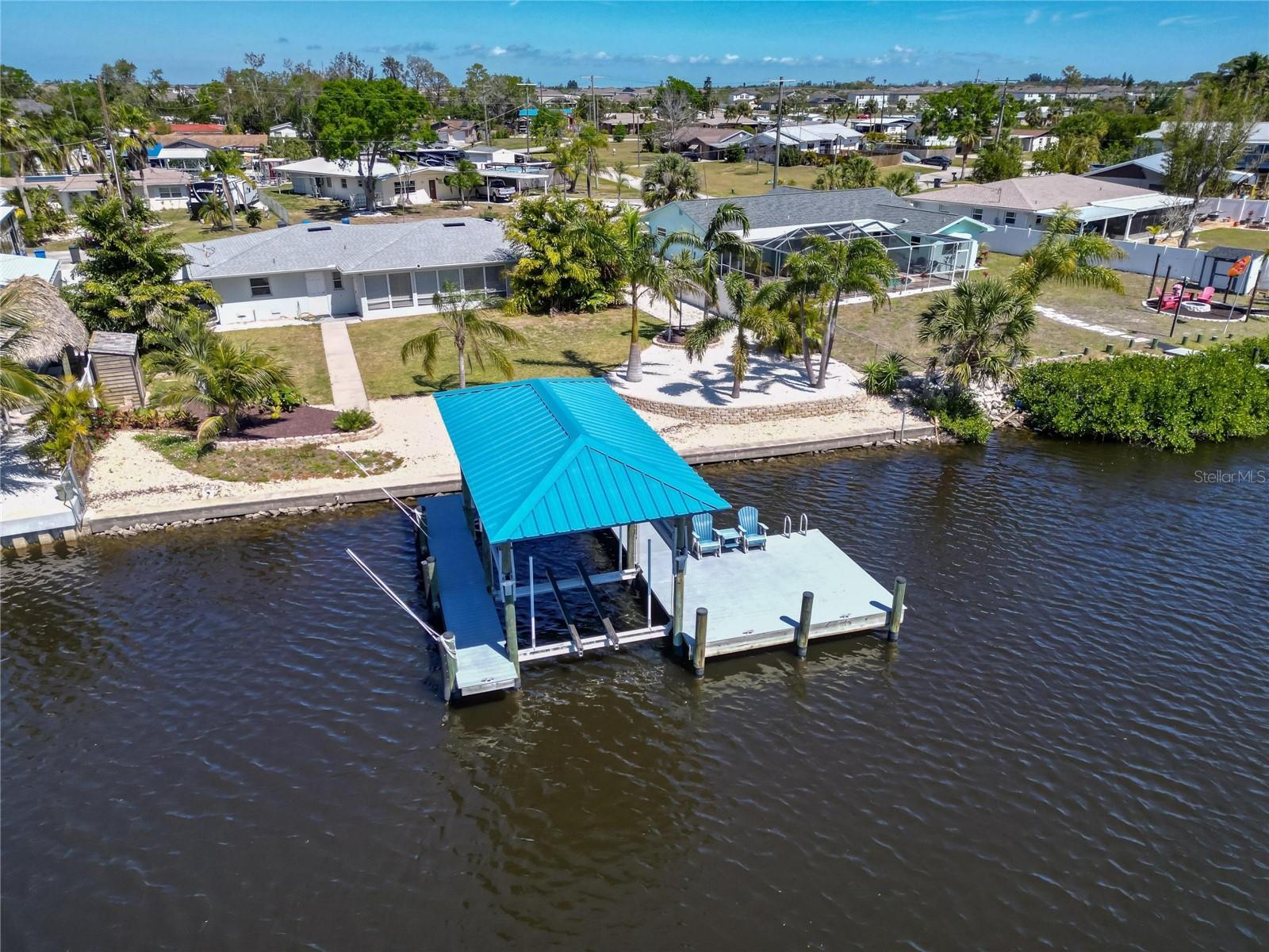 810 BLUE HERON BLVD, RUSKIN, FL, 33570