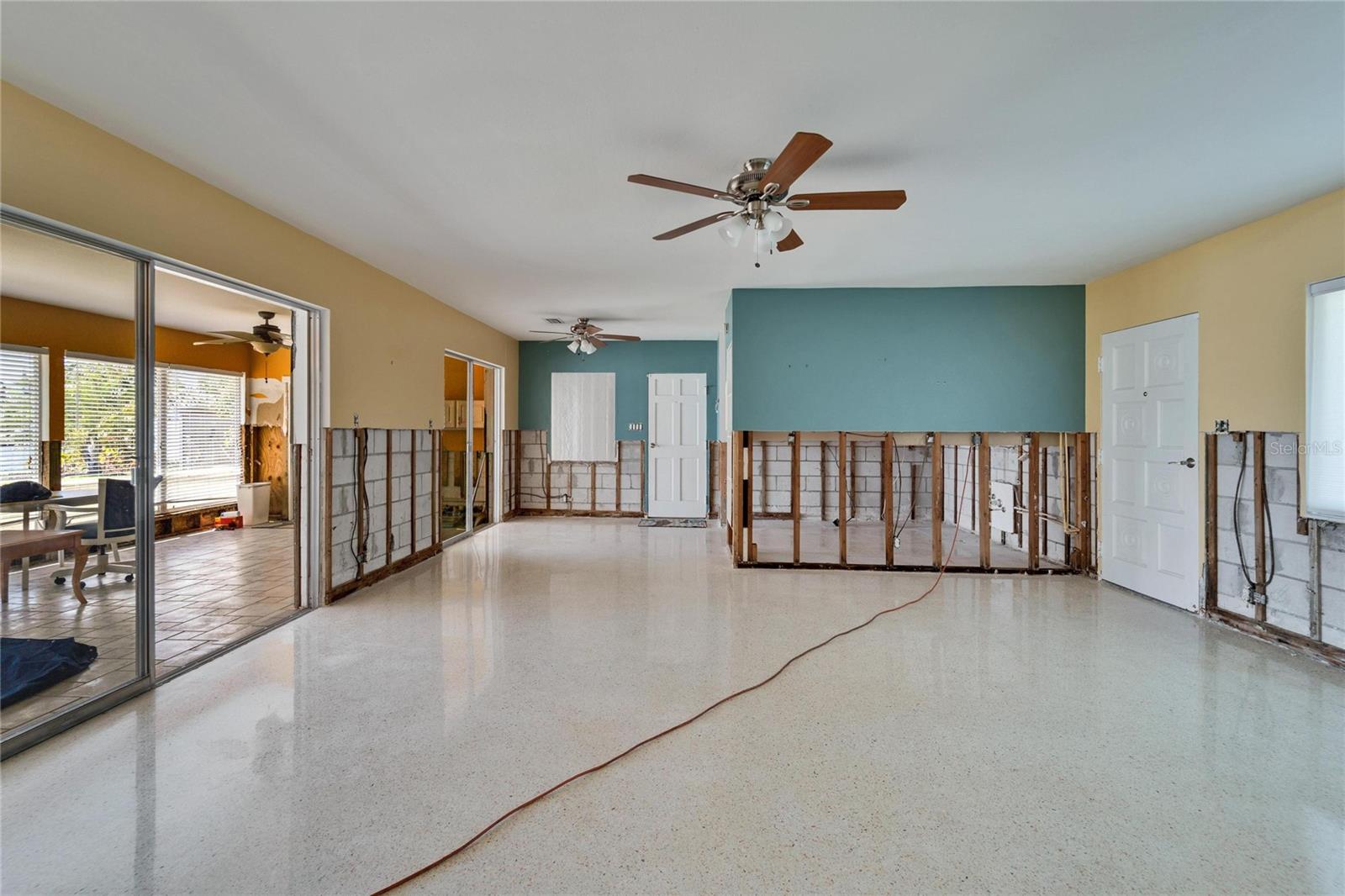 810 BLUE HERON BLVD, RUSKIN, FL, 33570