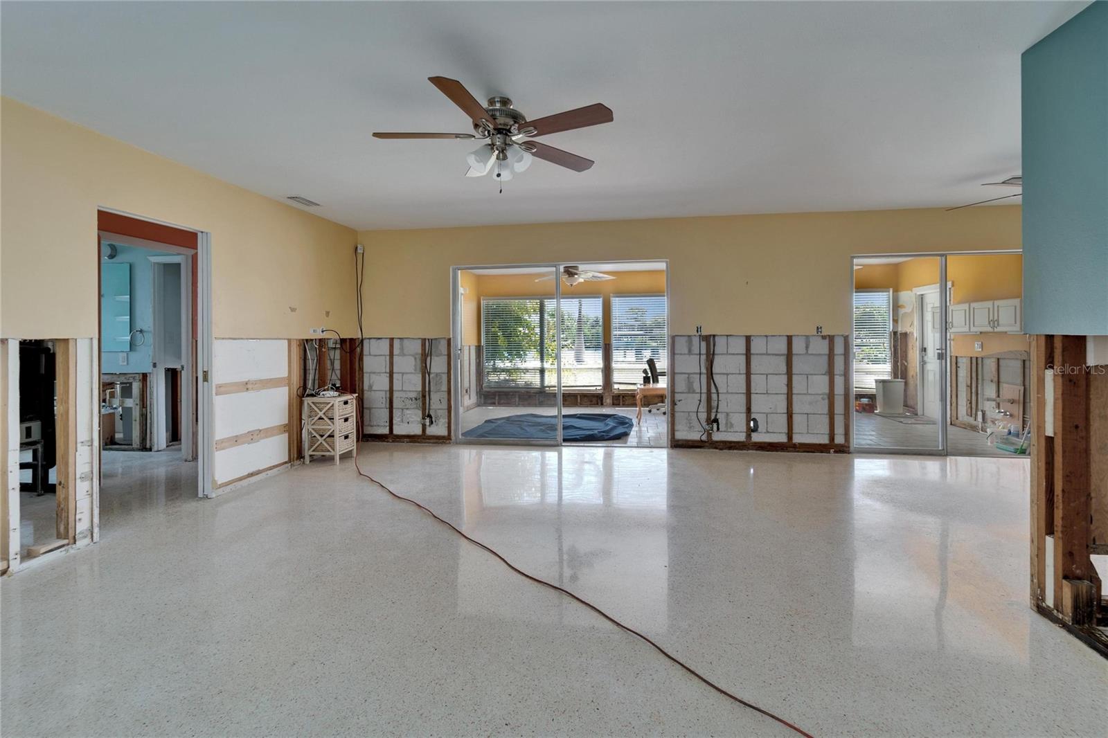 810 BLUE HERON BLVD, RUSKIN, FL, 33570