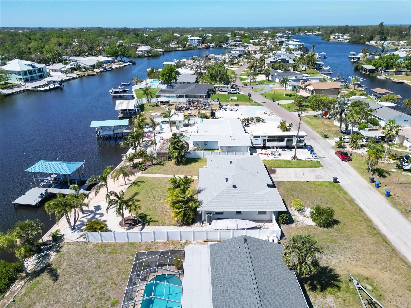 810 BLUE HERON BLVD, RUSKIN, FL, 33570