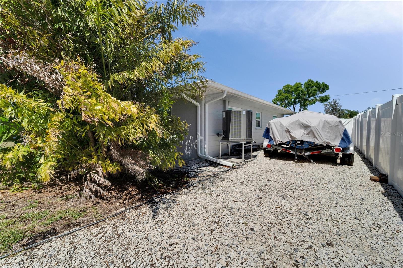 810 BLUE HERON BLVD, RUSKIN, FL, 33570