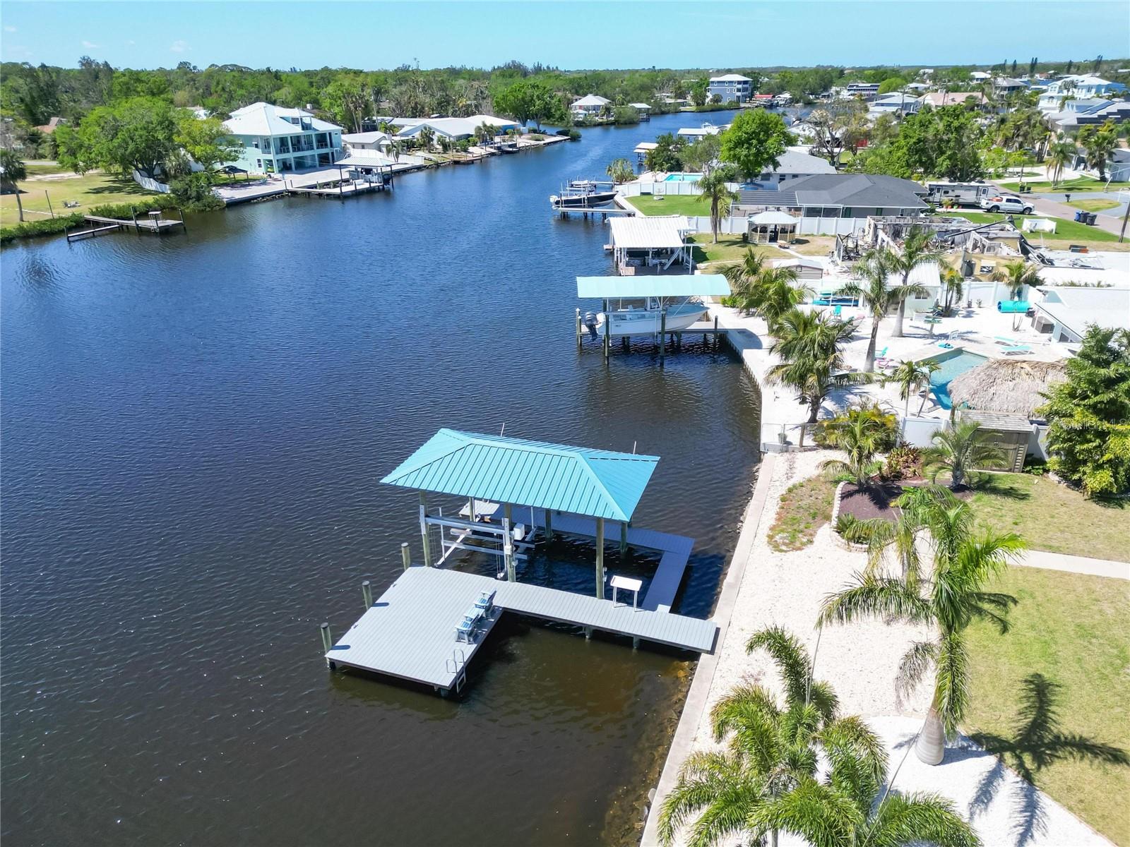 810 BLUE HERON BLVD, RUSKIN, FL, 33570