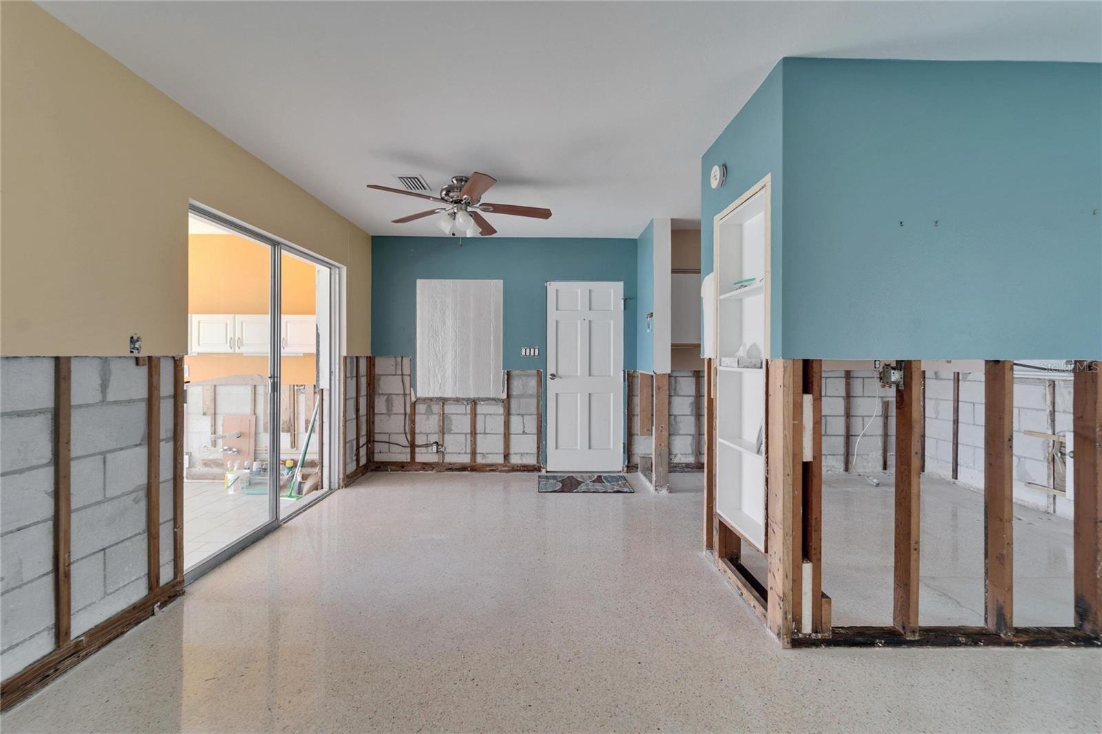 810 BLUE HERON BLVD, RUSKIN, FL, 33570
