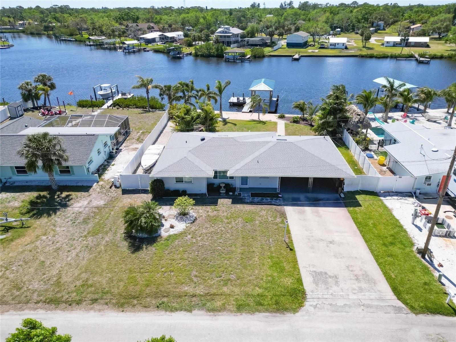 810 BLUE HERON BLVD, RUSKIN, FL, 33570