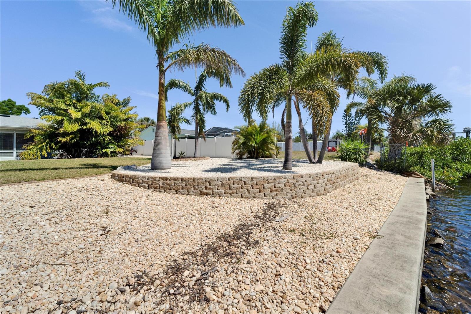810 BLUE HERON BLVD, RUSKIN, FL, 33570