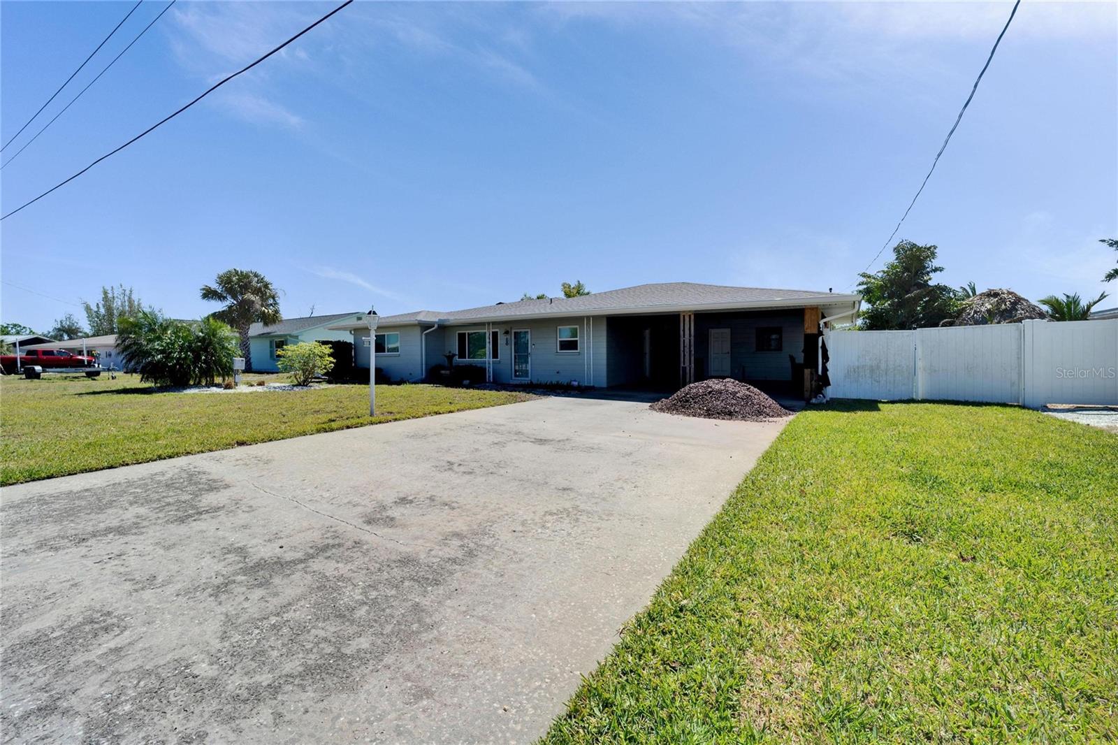 810 BLUE HERON BLVD, RUSKIN, FL, 33570