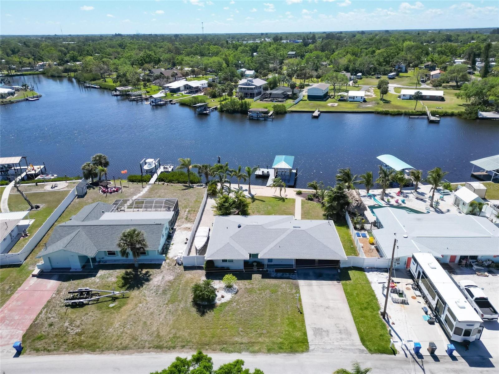 810 BLUE HERON BLVD, RUSKIN, FL, 33570