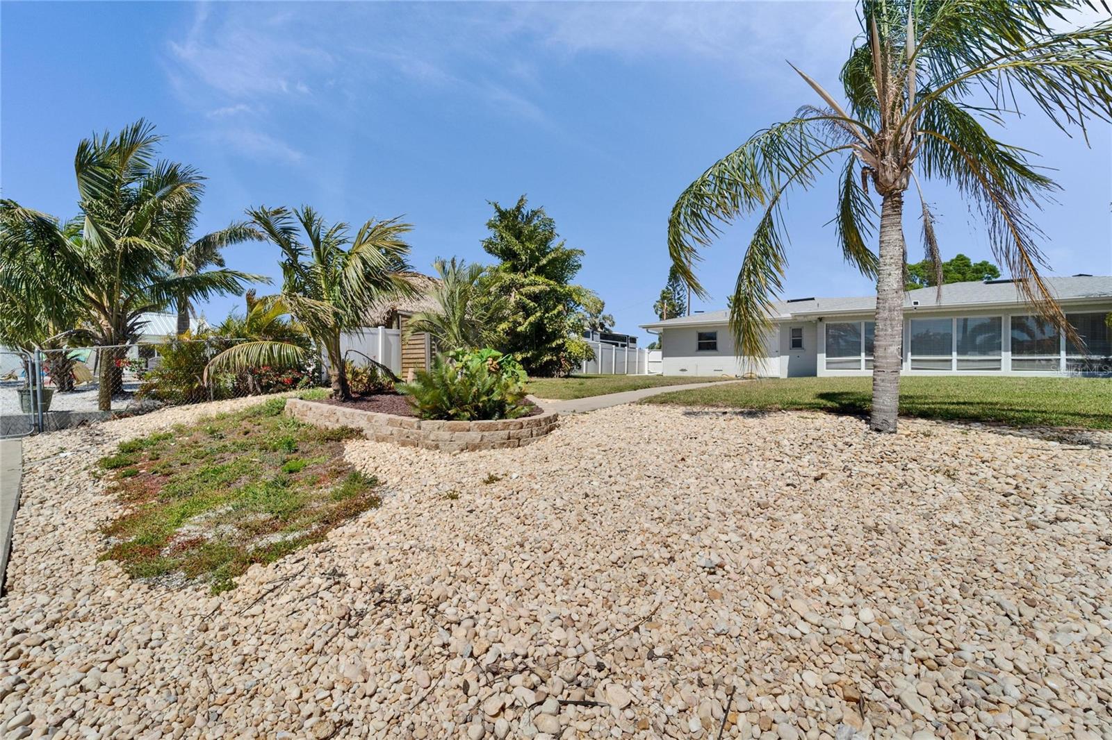 810 BLUE HERON BLVD, RUSKIN, FL, 33570